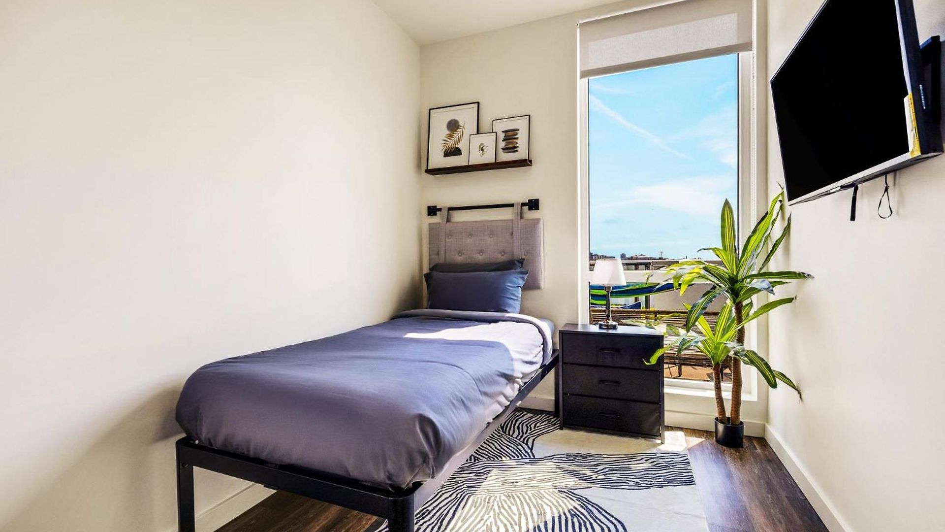 Apartment Luxurious 3bd Penthouse L Private Patio L Gym L Stunning Rooftop