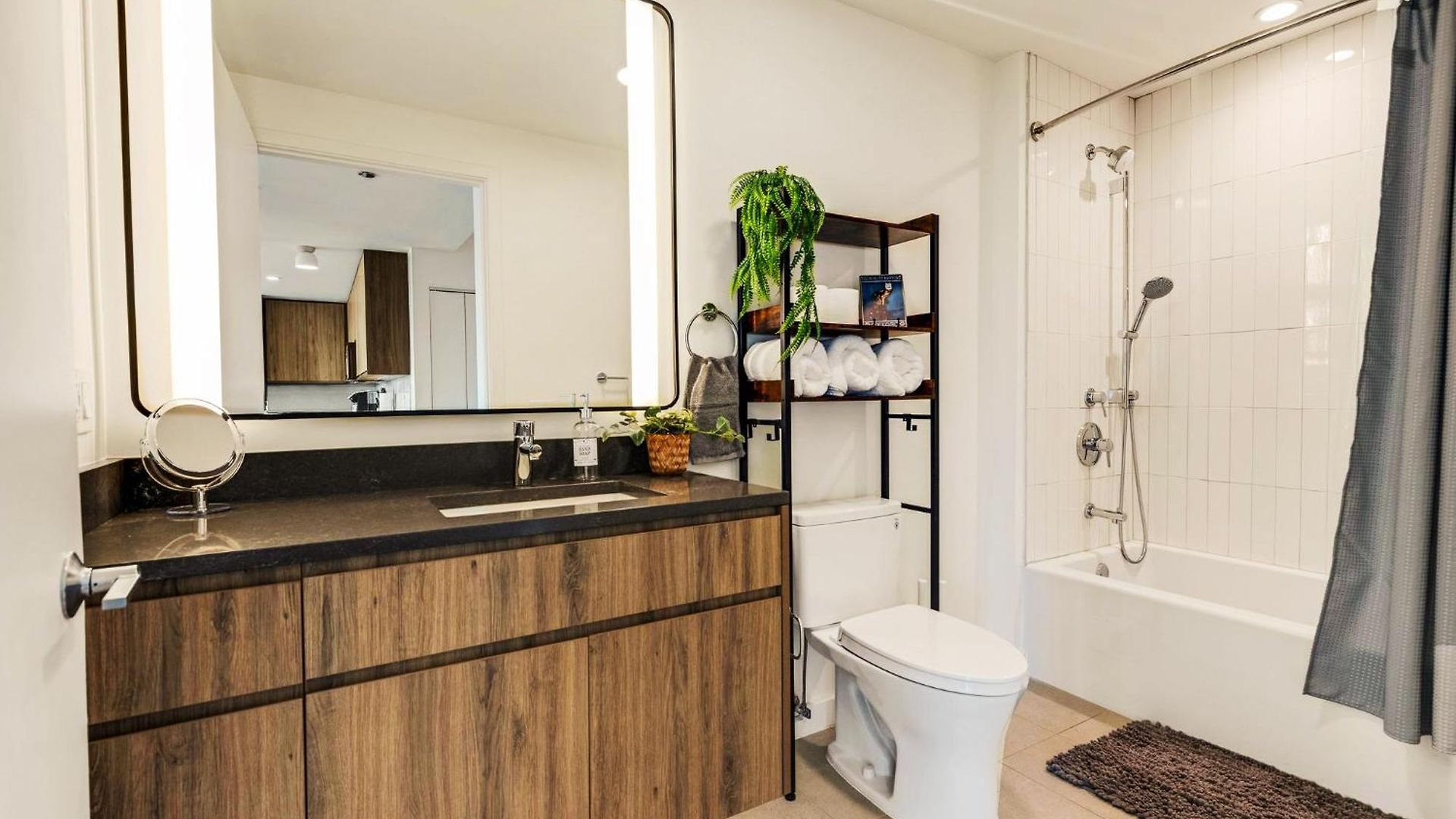 Luxurious 3bd Penthouse L Private Patio L Gym L Stunning Rooftop *