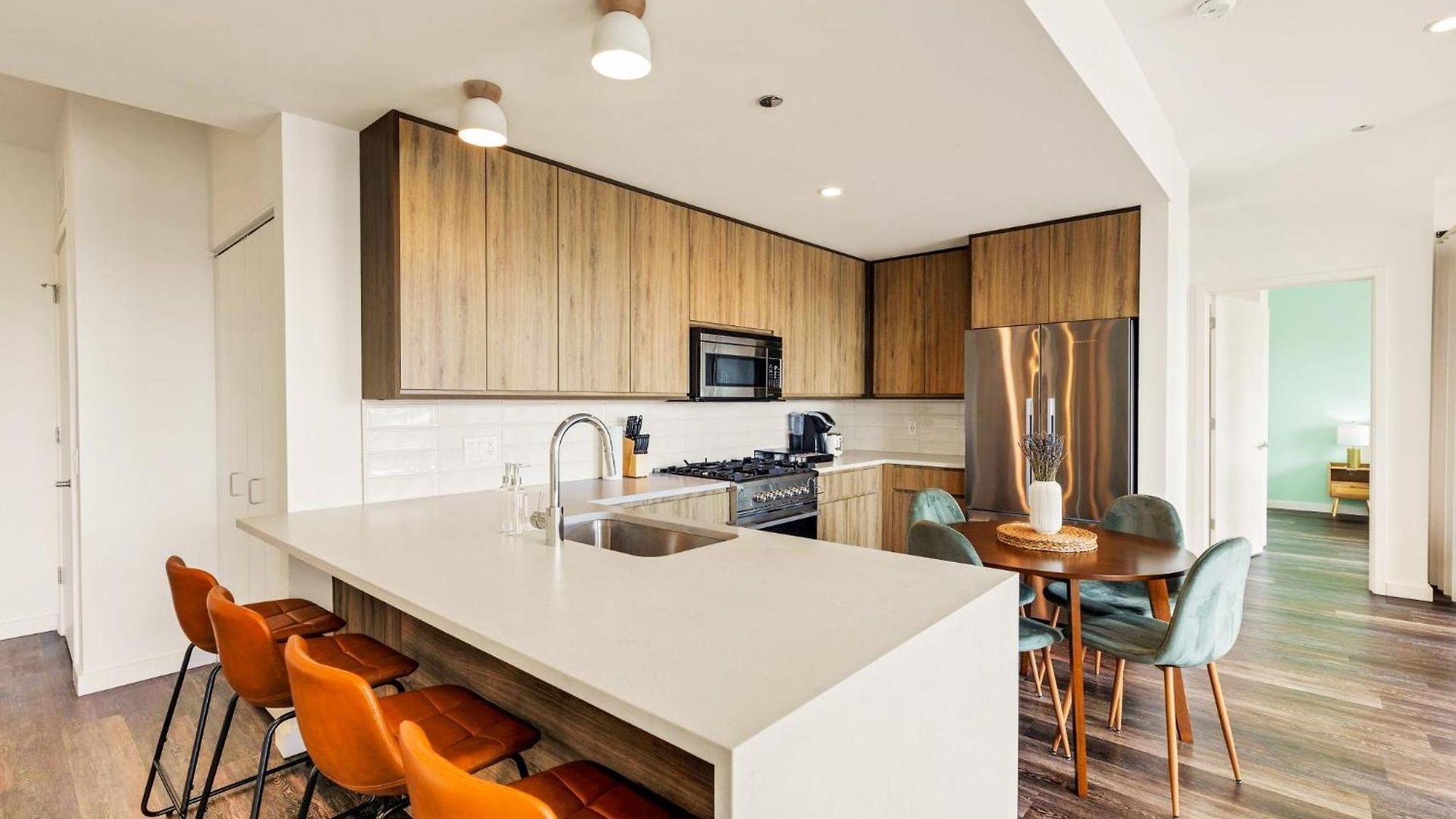 Apartment Luxurious 3bd Penthouse L Private Patio L Gym L Stunning Rooftop *
