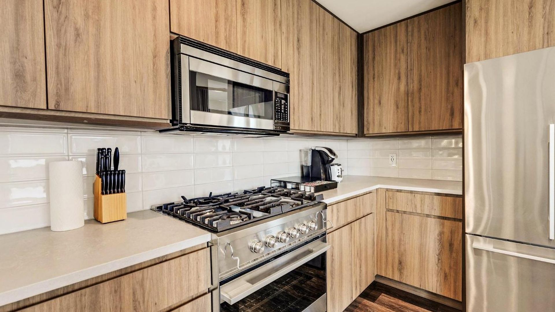 Luxurious 3bd Penthouse L Private Patio L Gym L Stunning Rooftop *