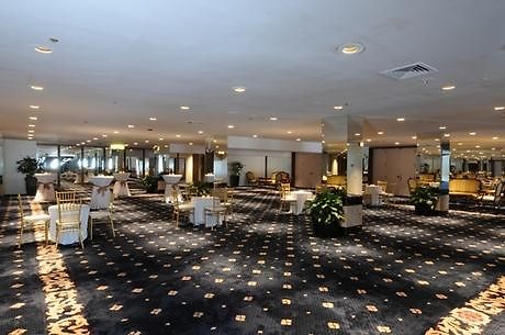 Congress Plaza Hotel 4*