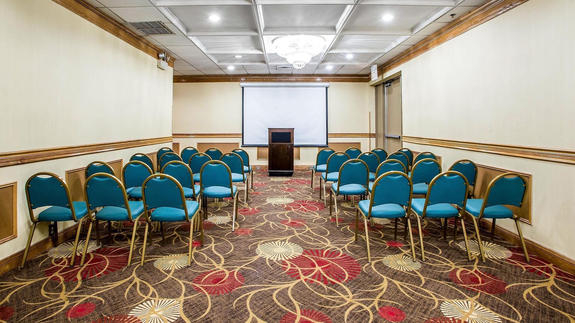 Midway Airport S By Ihg Hotel 3*