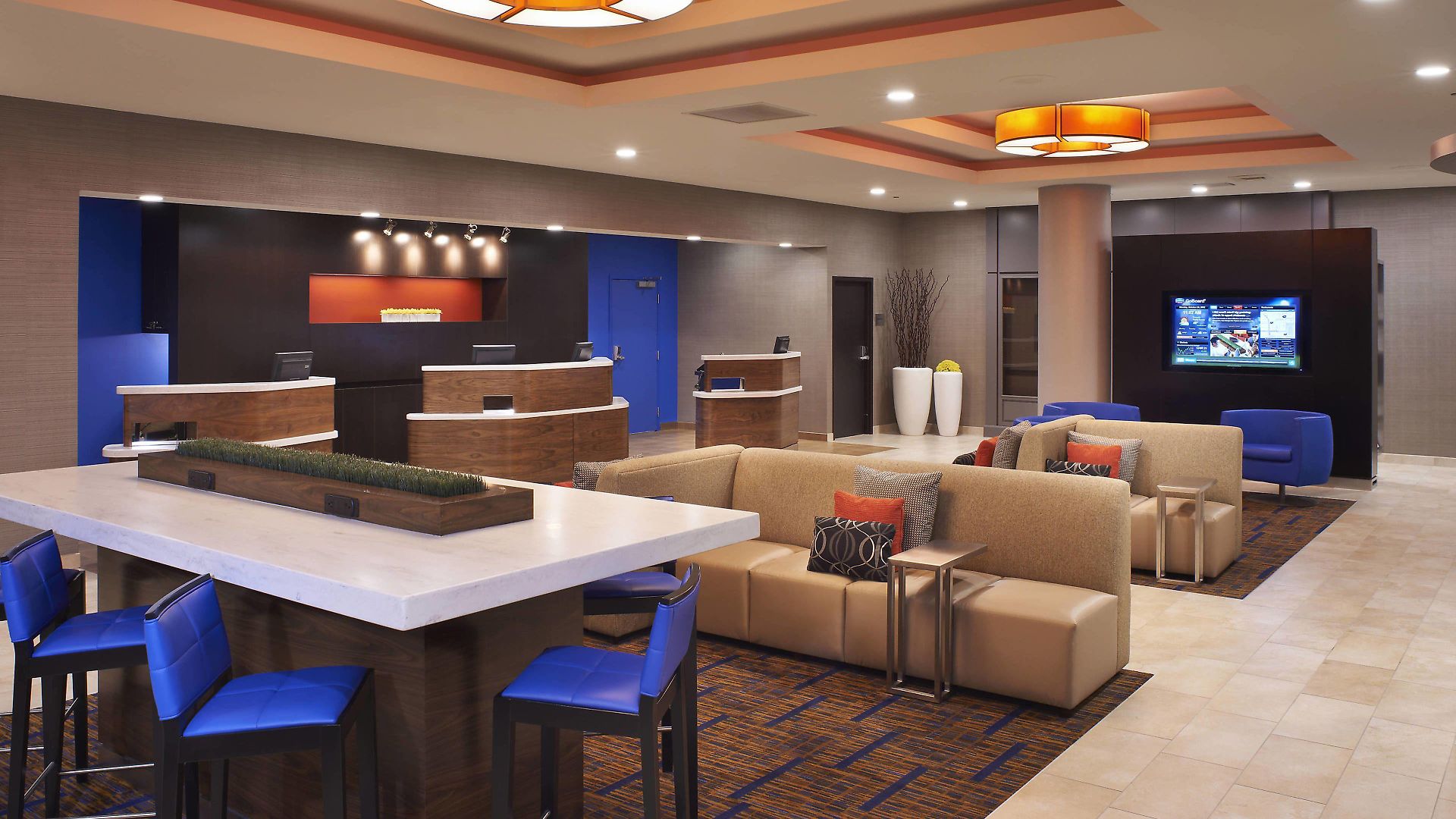Hotel Courtyard By Marriott Downtown/river North 3*