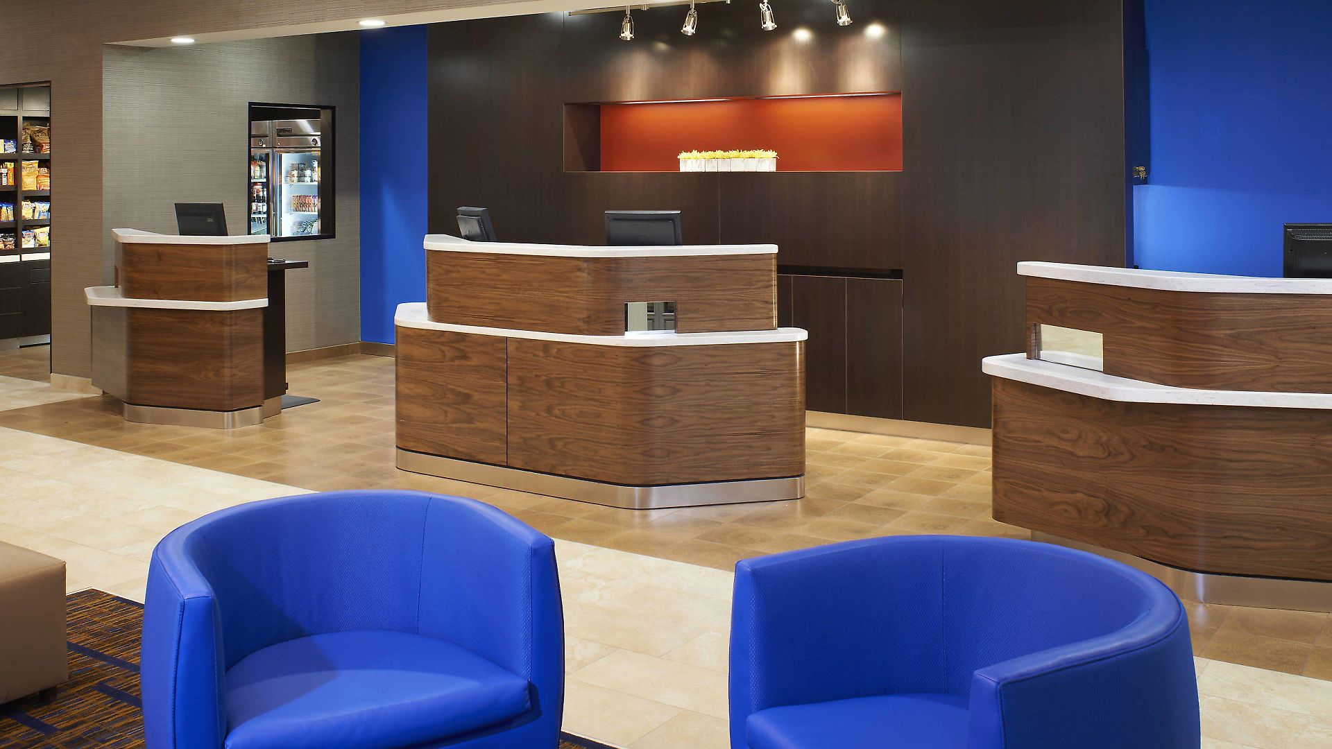 Courtyard By Marriott Downtown/river North 3*