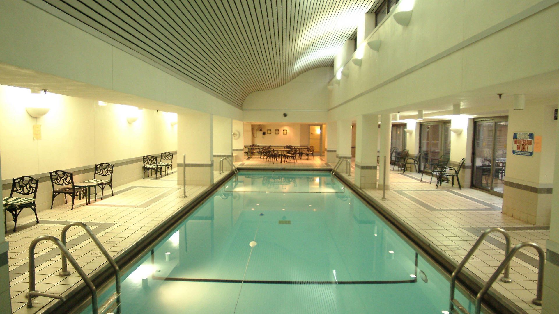 Courtyard By Marriott Downtown/river North Hotel 3*