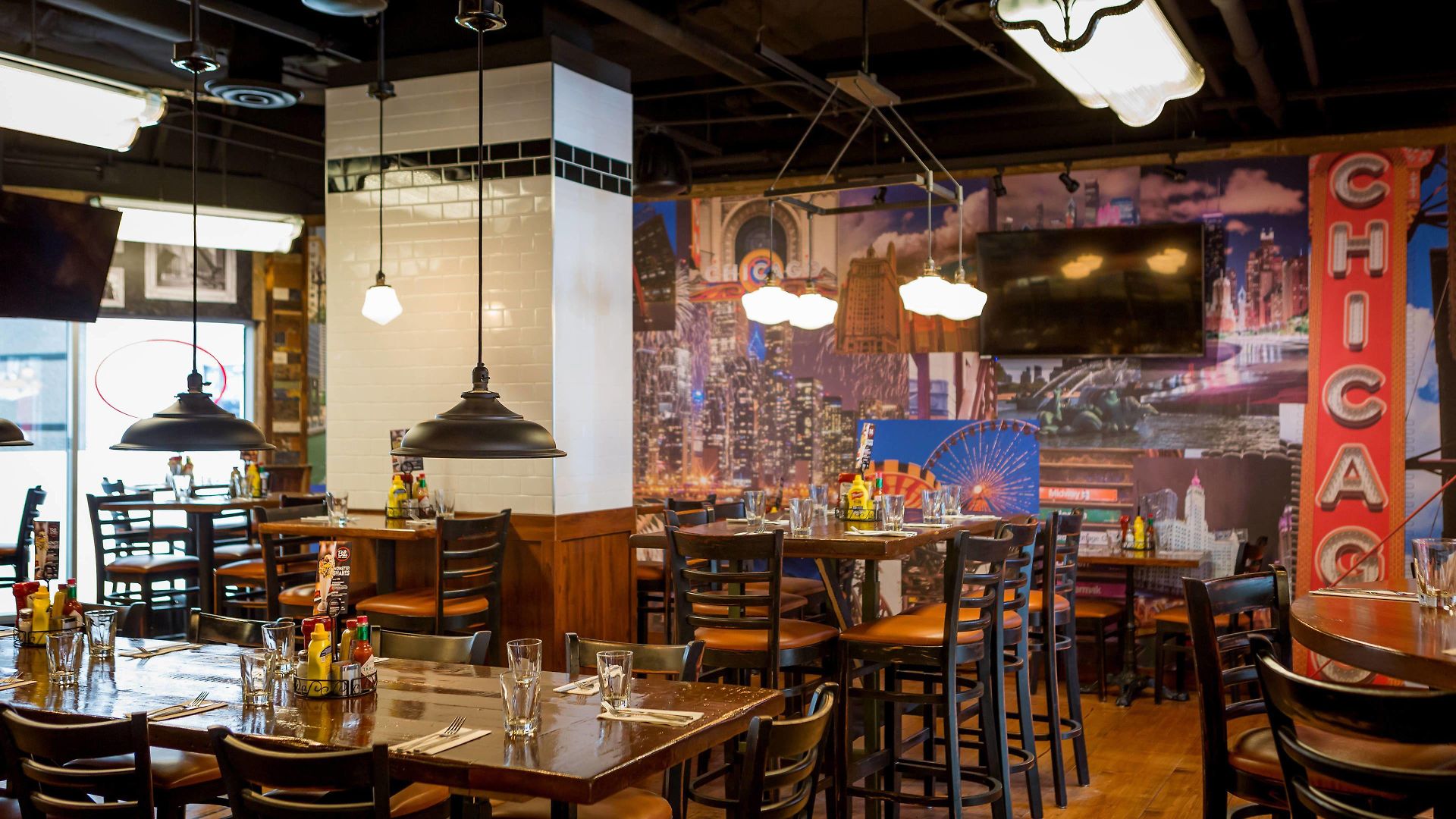 Courtyard By Marriott Downtown/river North Hotel 3*