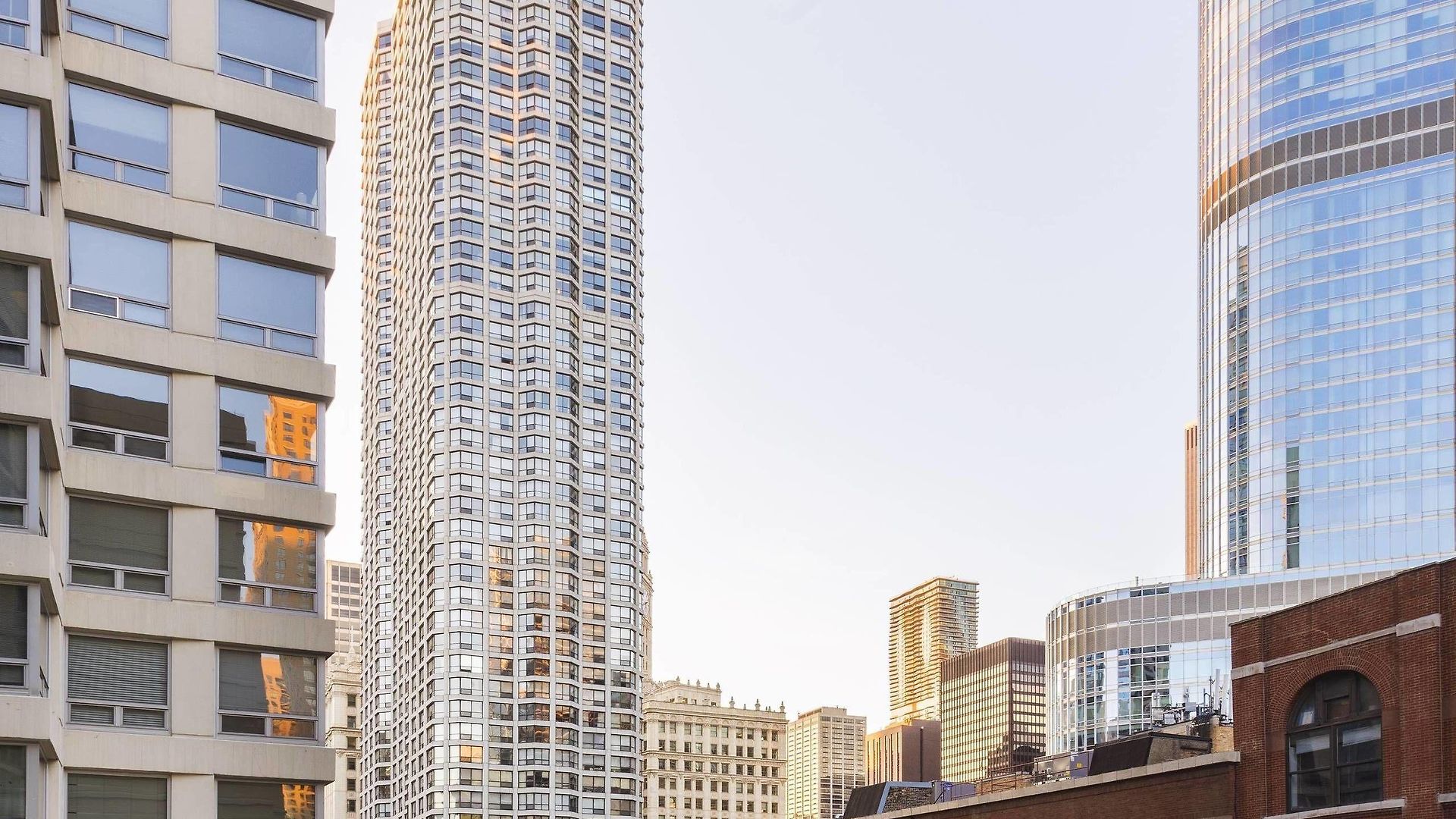 Courtyard By Marriott Downtown/river North 3*