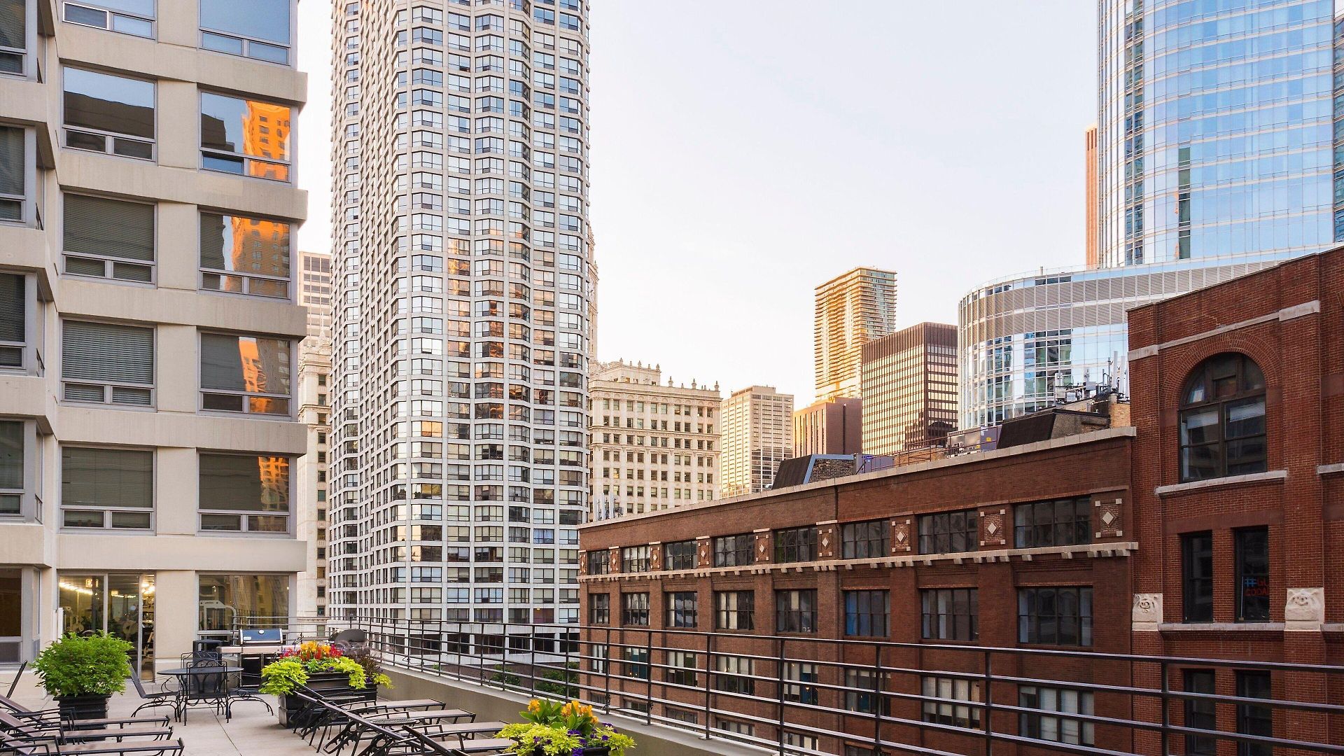 Courtyard By Marriott Downtown/river North 3*