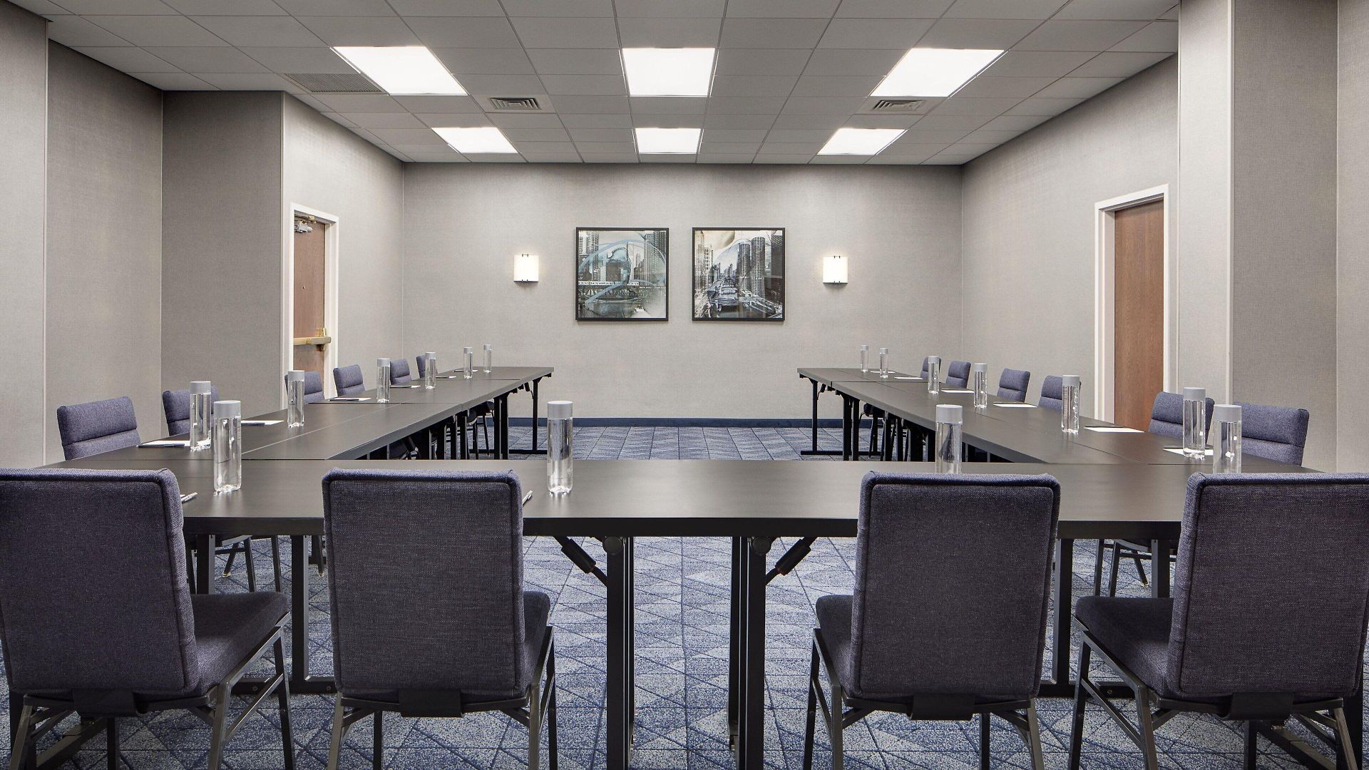 Courtyard By Marriott Downtown/river North 3*