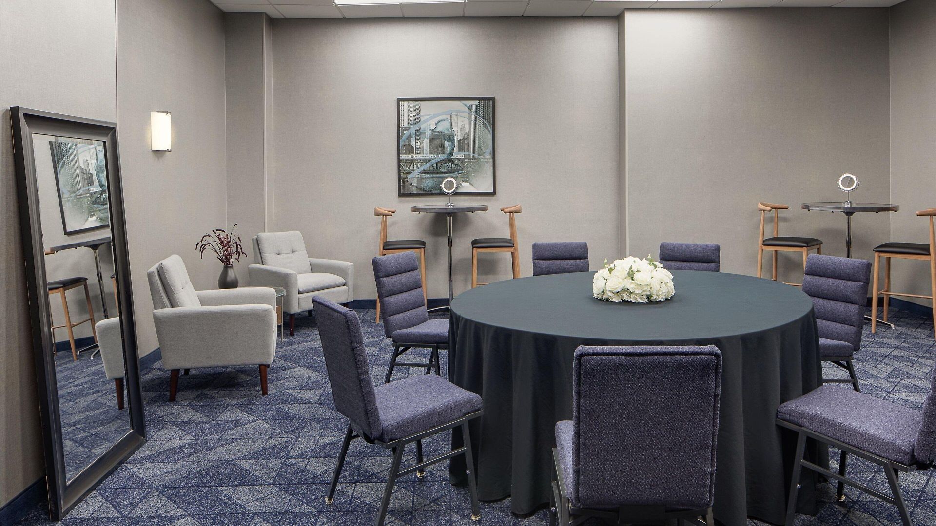 Courtyard By Marriott Downtown/river North 3*