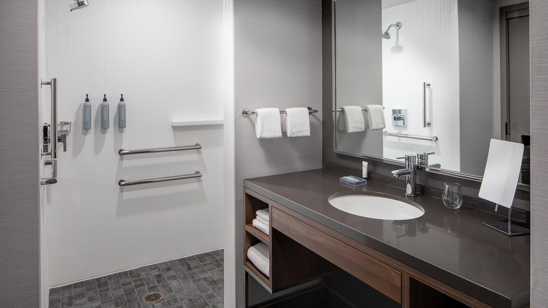 Courtyard By Marriott Downtown/river North Chicago
