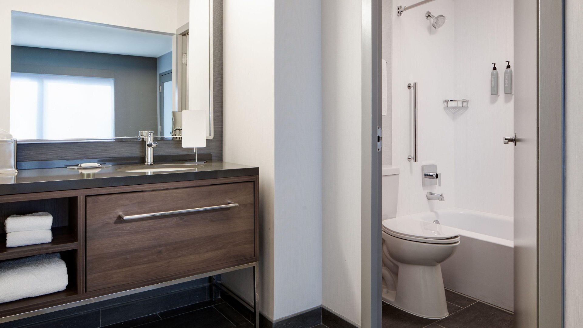 Courtyard By Marriott Downtown/river North Hotel Chicago