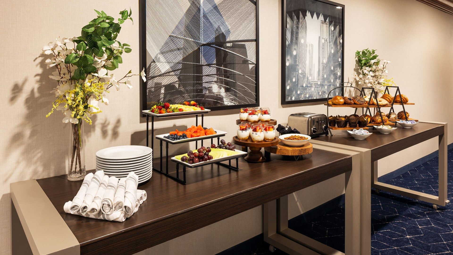 Courtyard By Marriott Downtown/river North Hotel 3*