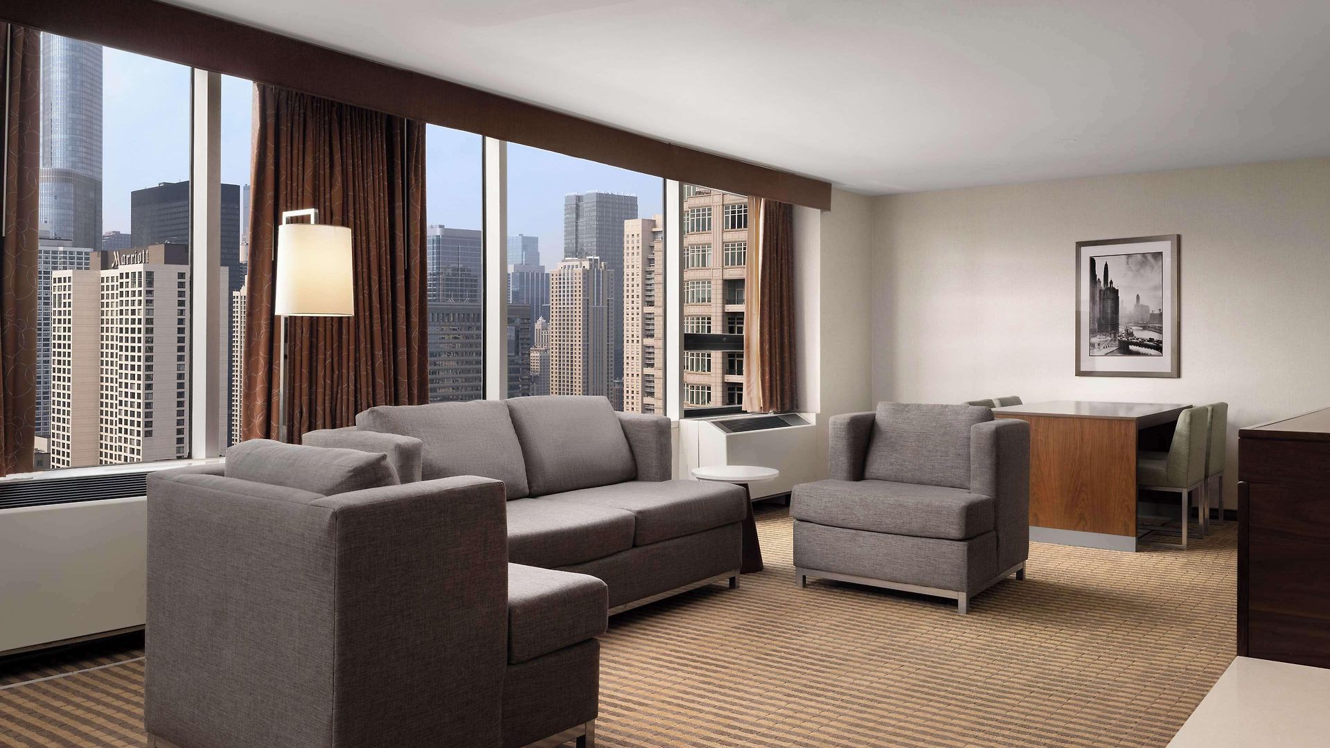 Hotel Hampton Downtown/magnificent Mile 3*