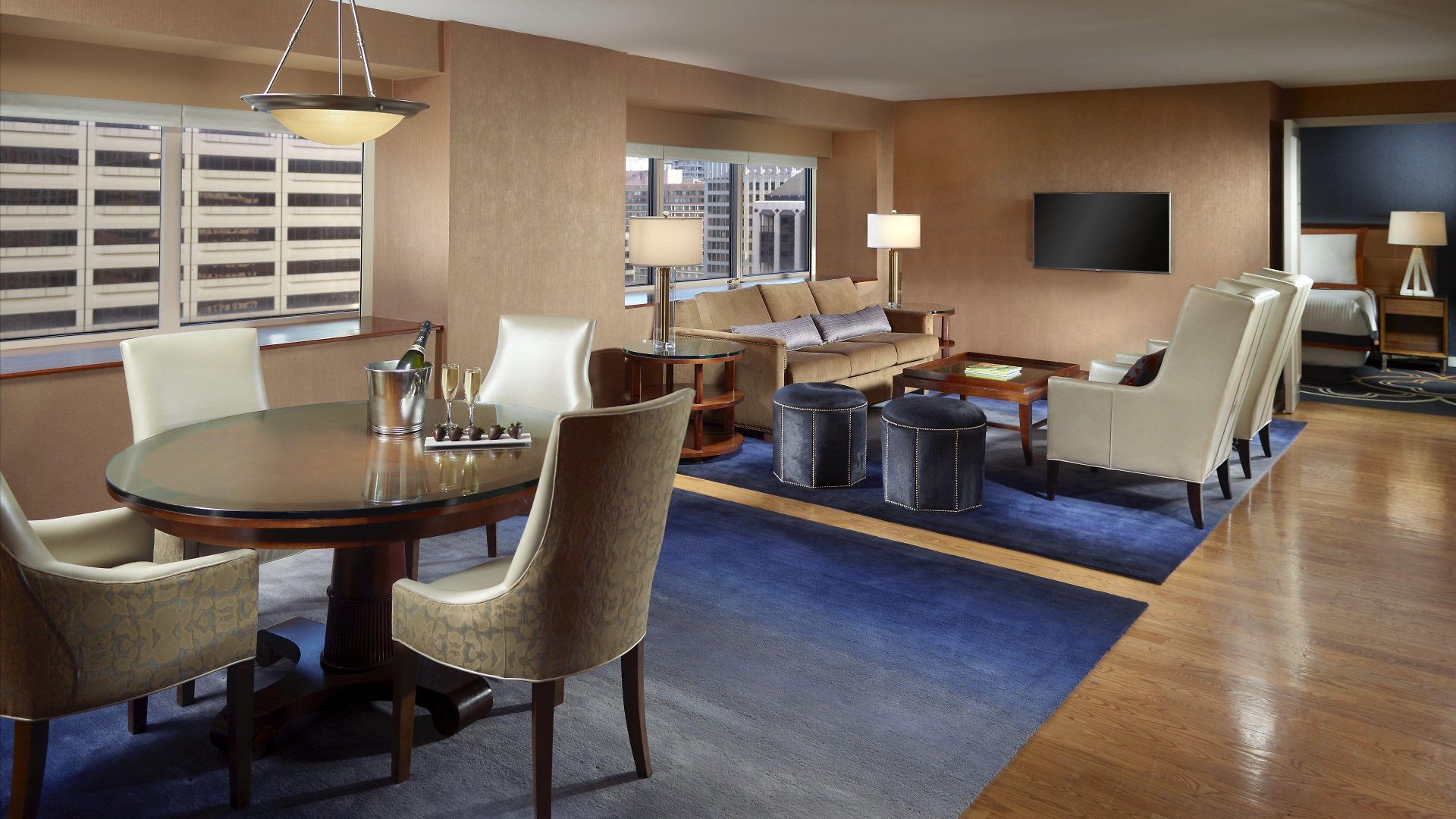 Omni Hotel 4*