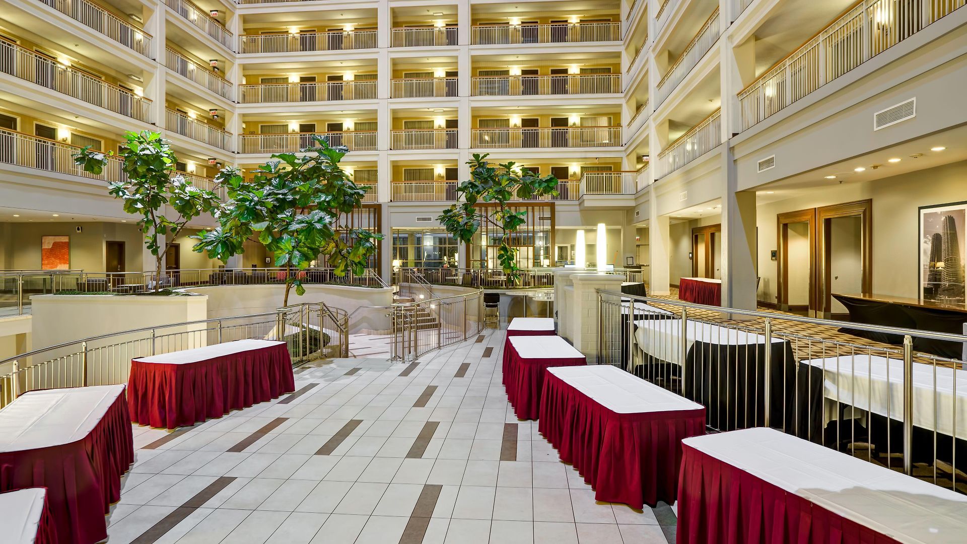 Hotel Embassy - Downtown River North 3*