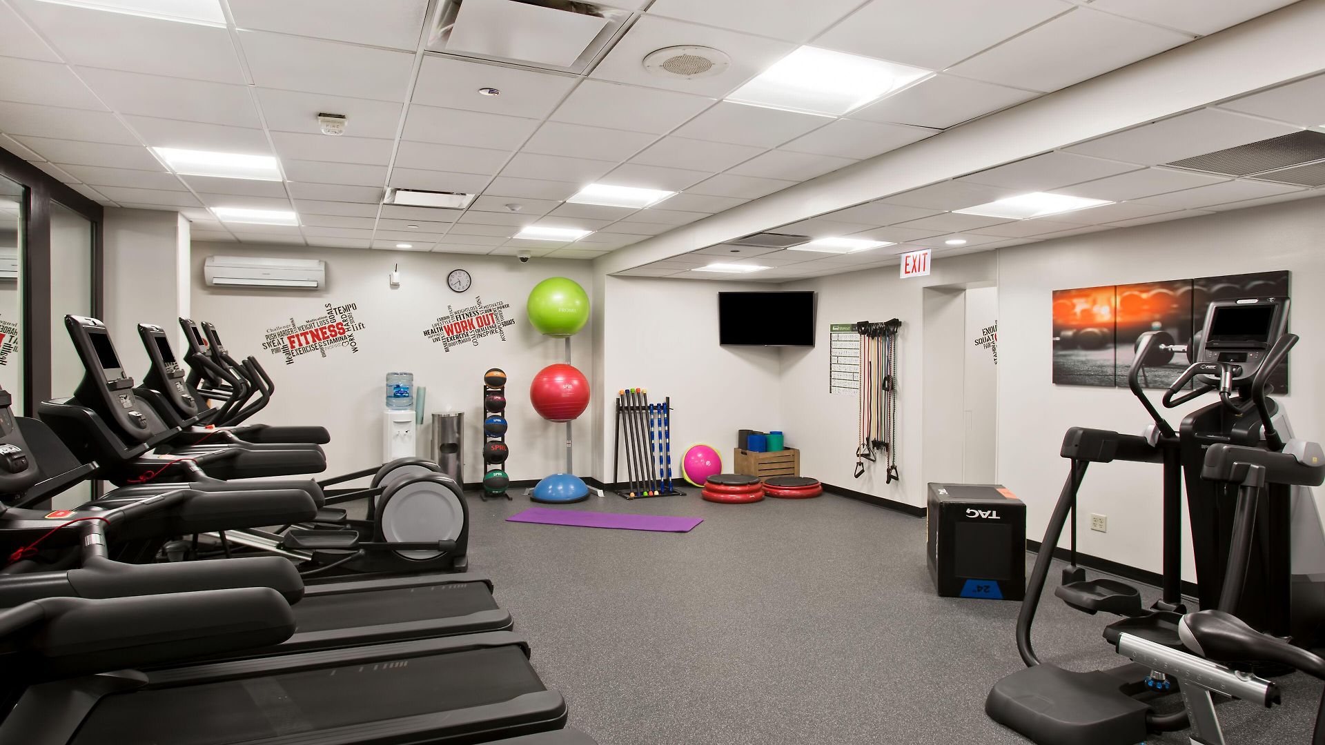 Hotel Embassy - Downtown River North 3*