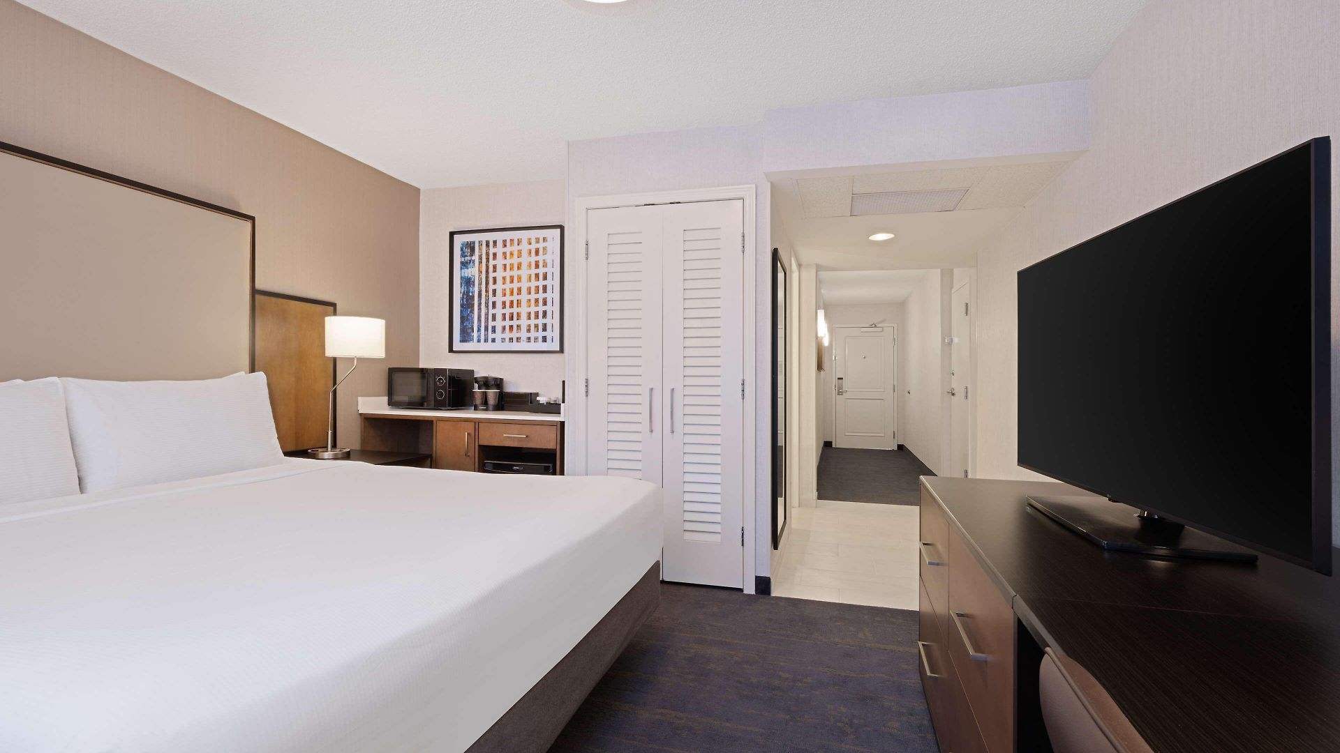 Embassy - Downtown River North Hotel