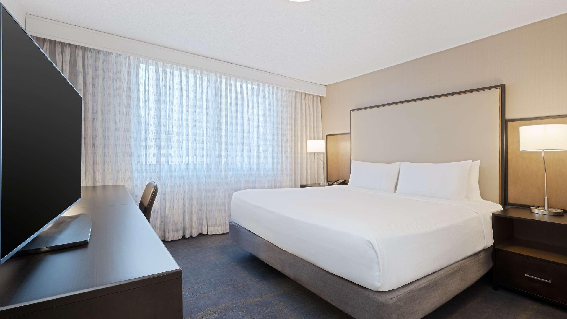 Embassy - Downtown River North Hotel