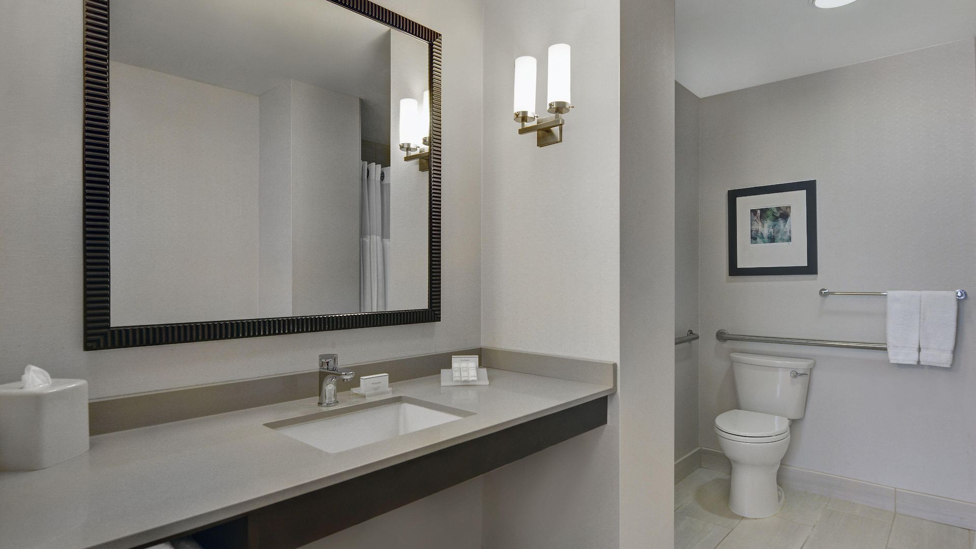 Embassy - Downtown River North 3*