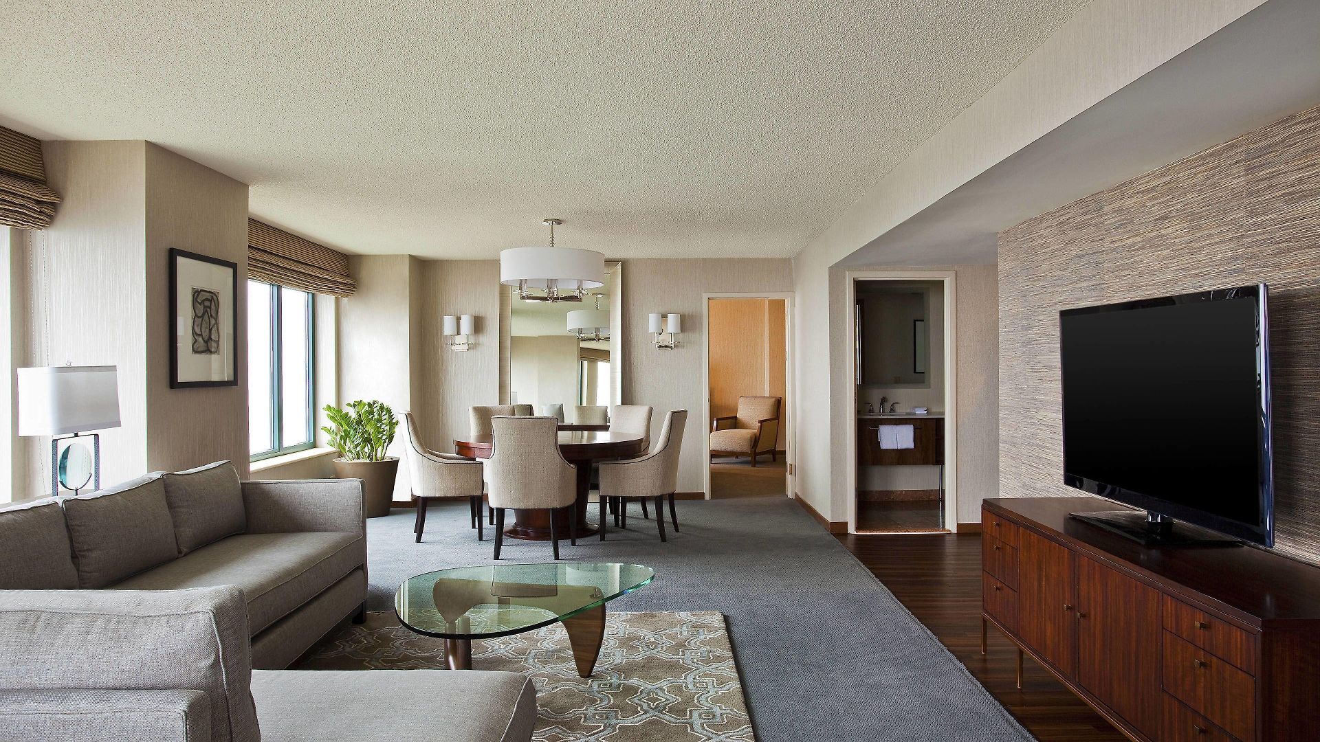 Sheraton Grand Riverwalk Hotel 4*