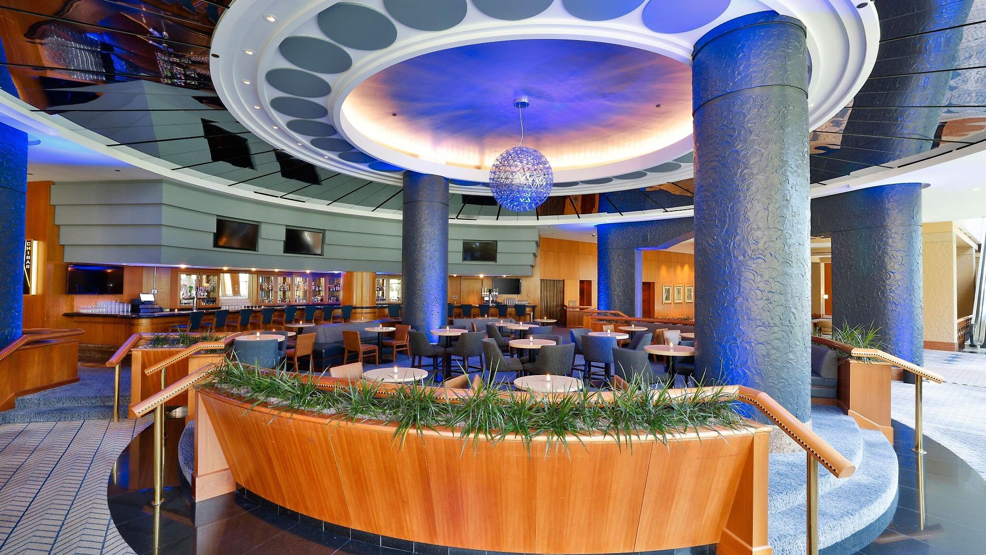 Sheraton Grand Riverwalk Hotel 4*
