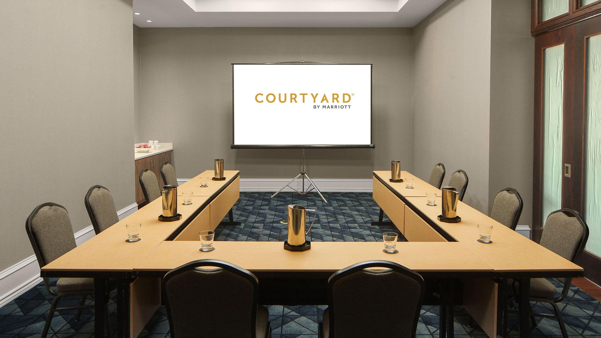 Courtyard By Marriott At Medical District-uic Hotel 3*
