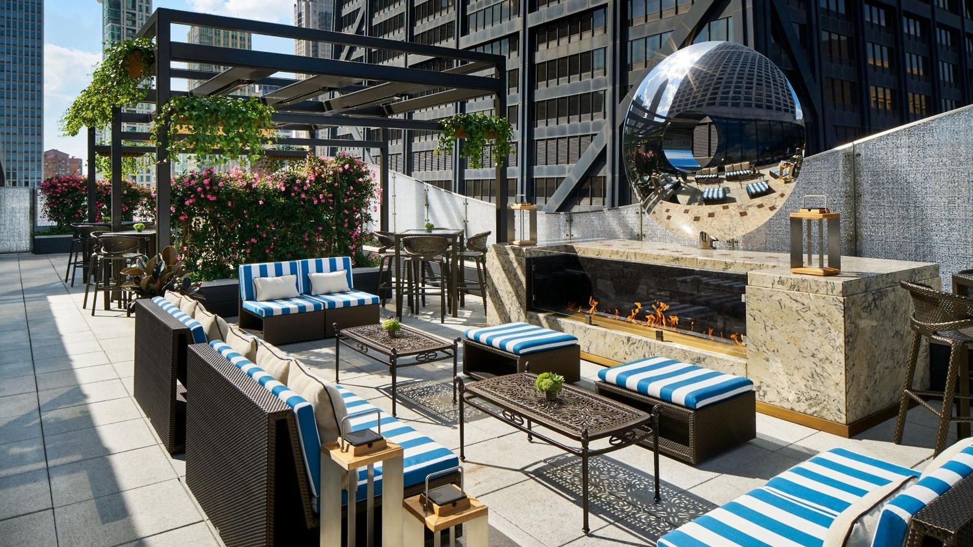 The Ritz-carlton,