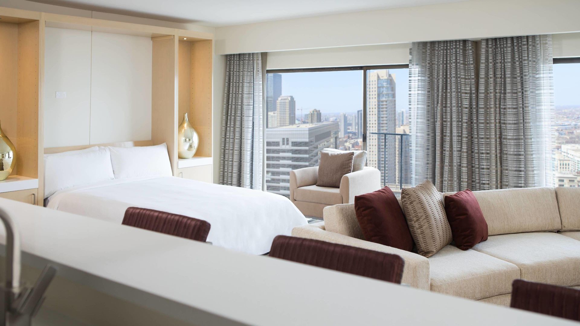 Marriott Downtown Magnificent Mile Hotel 4*