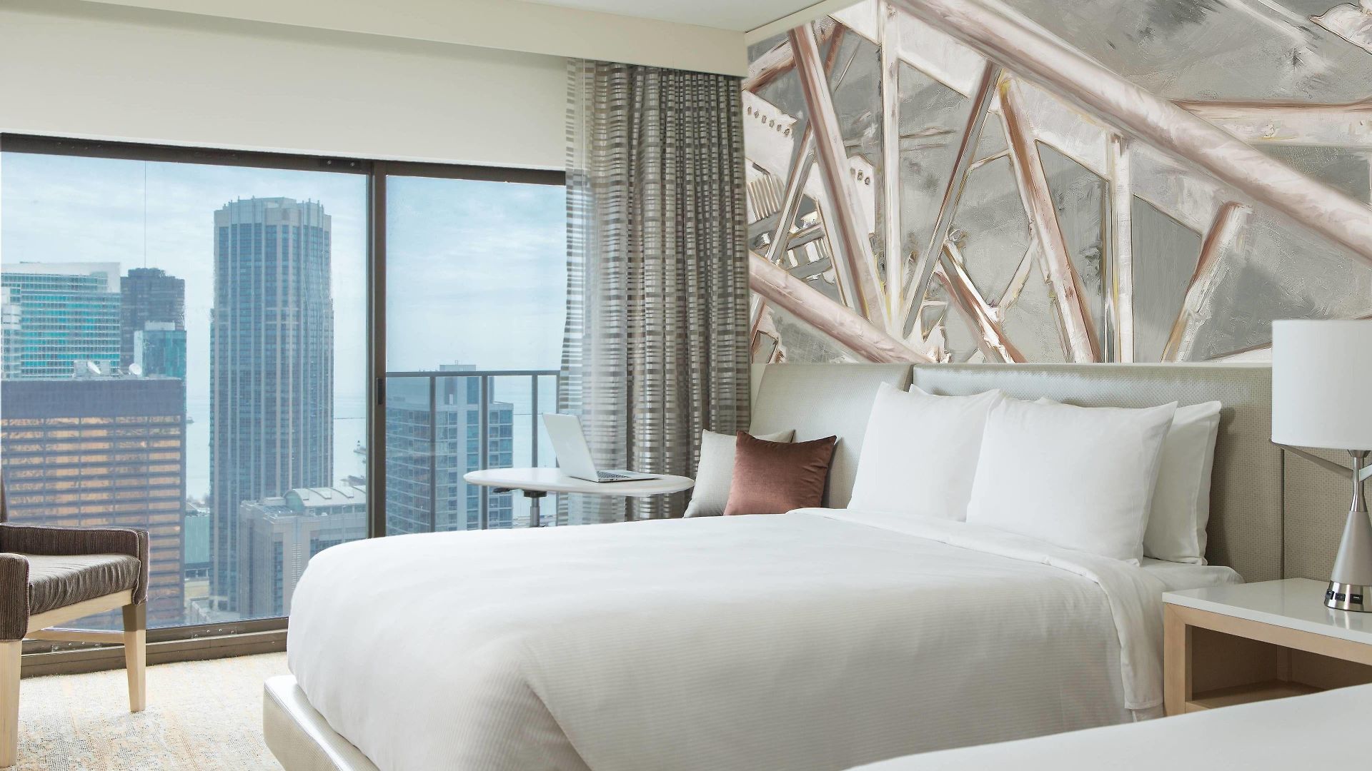Hotel Marriott Downtown Magnificent Mile 4*