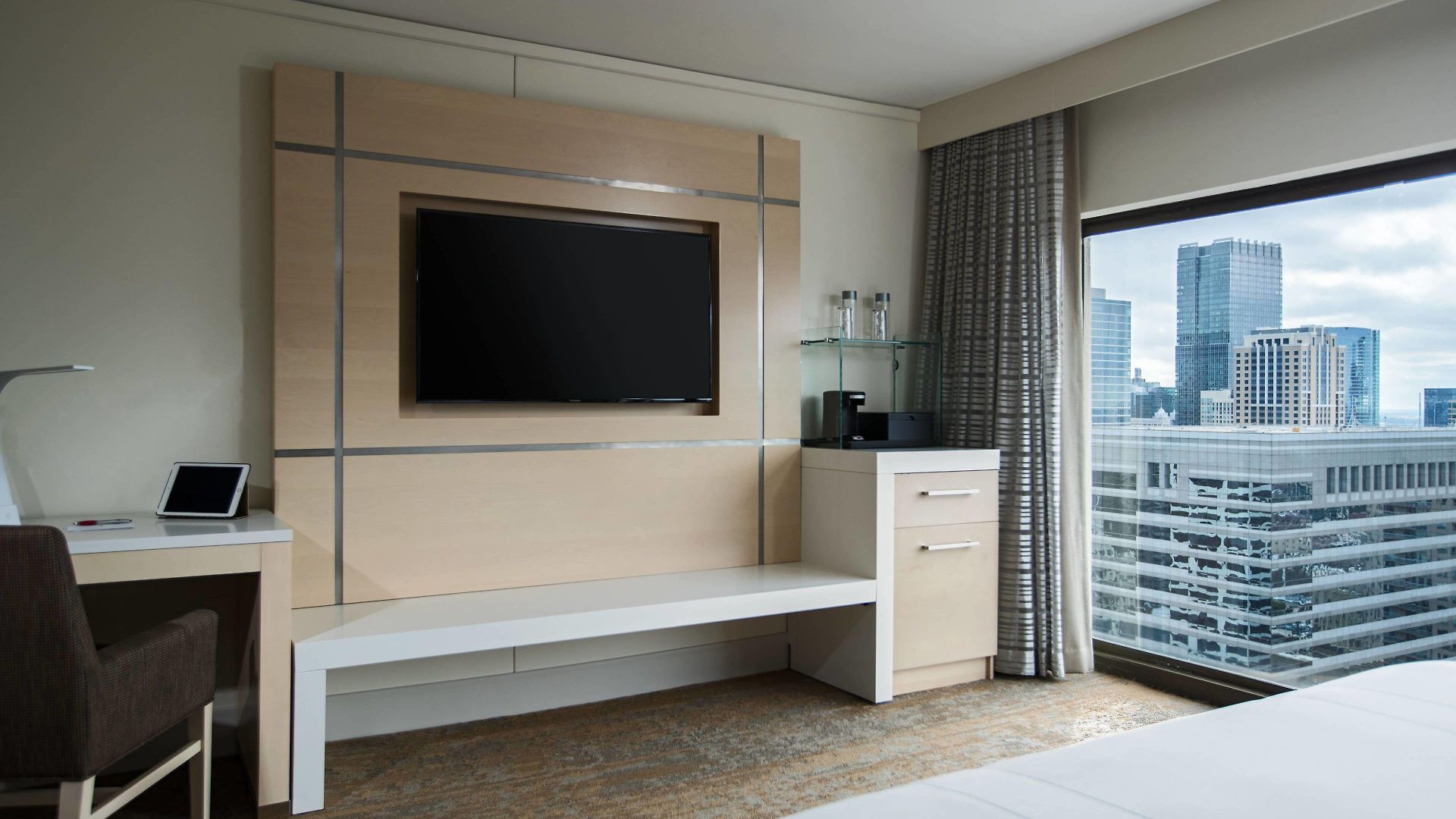 Marriott Downtown Magnificent Mile Hotel 4*