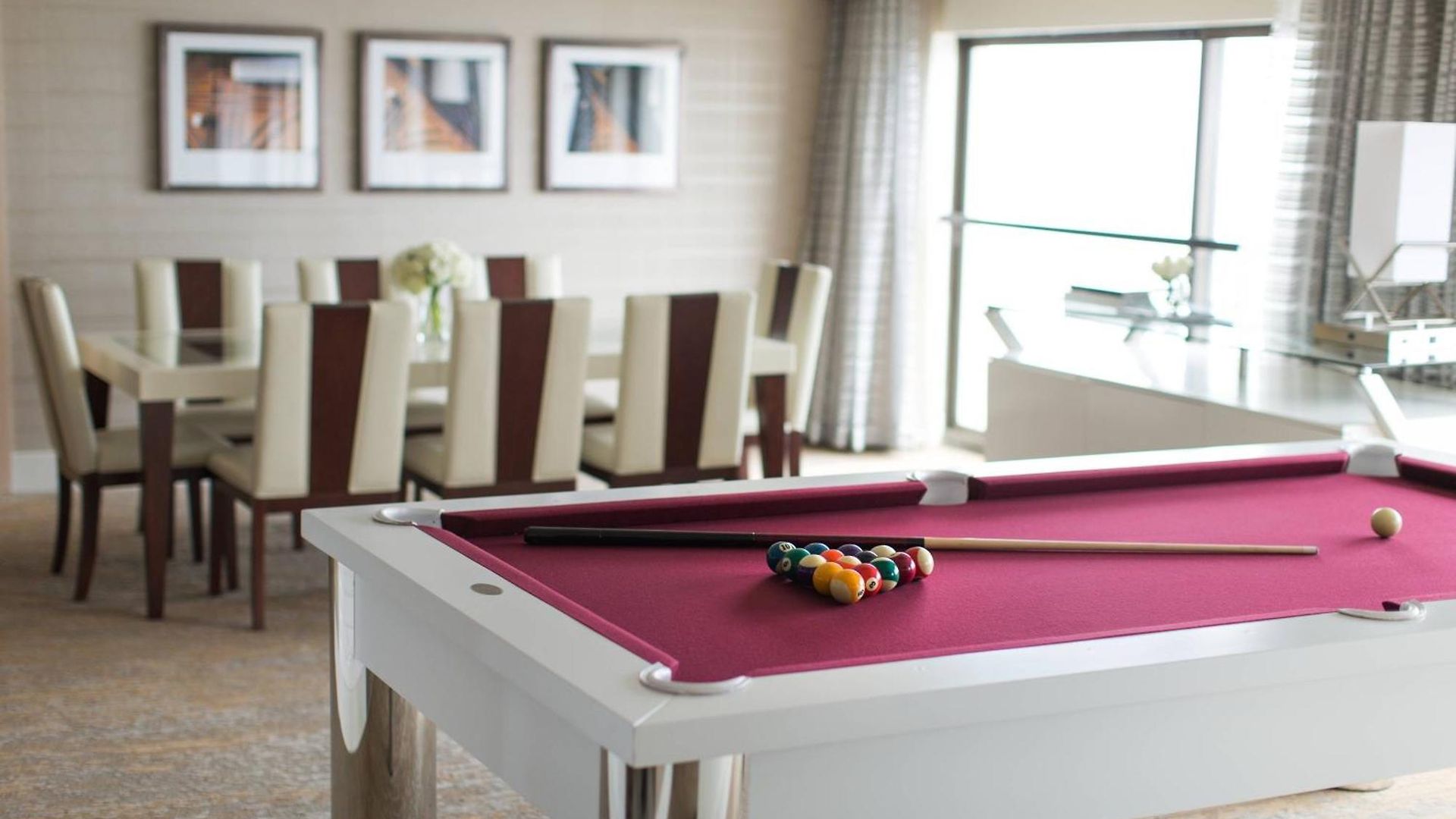 Hotel Marriott Downtown Magnificent Mile 4*
