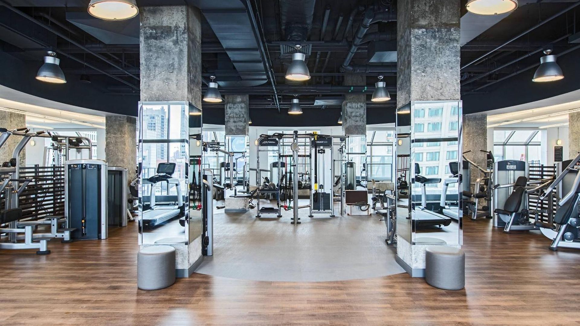 Marriott Downtown Magnificent Mile Hotel 4*