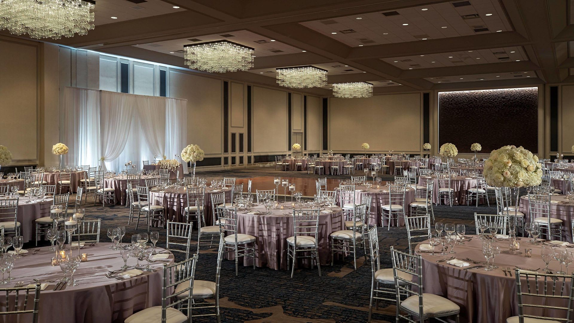Marriott Downtown Magnificent Mile Hotel 4*