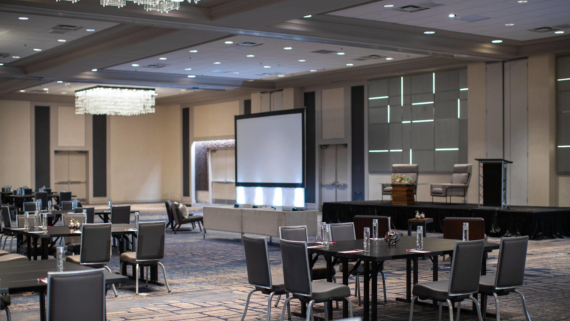Marriott Downtown Magnificent Mile 4*