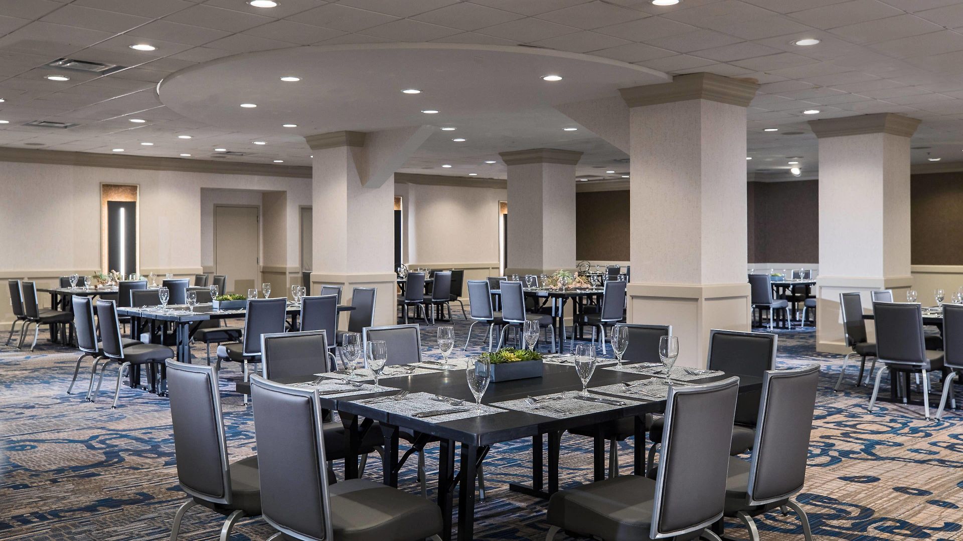 Marriott Downtown Magnificent Mile 4*