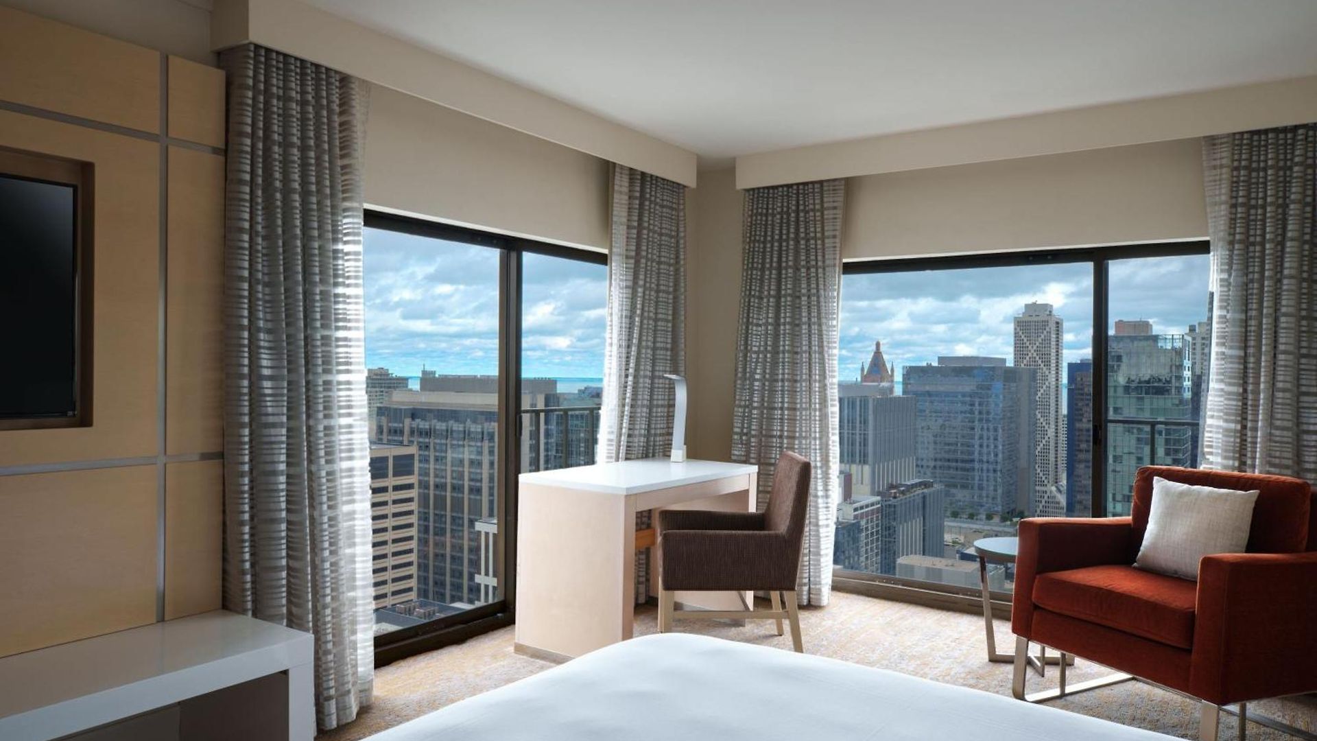 Marriott Downtown Magnificent Mile 4*