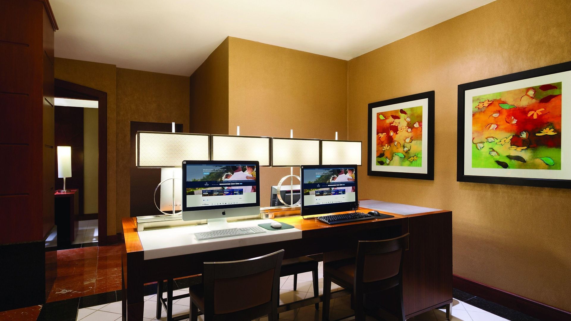 Hilton Magnificent Mile Hotel 3*