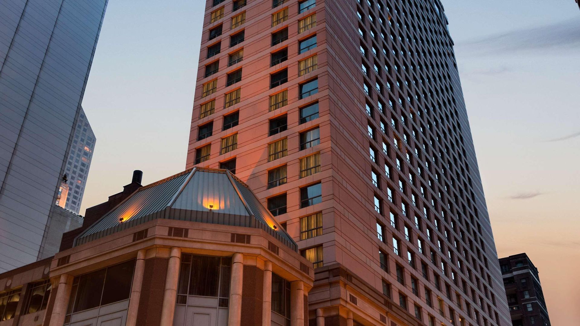 Hotel Hilton Magnificent Mile 3*