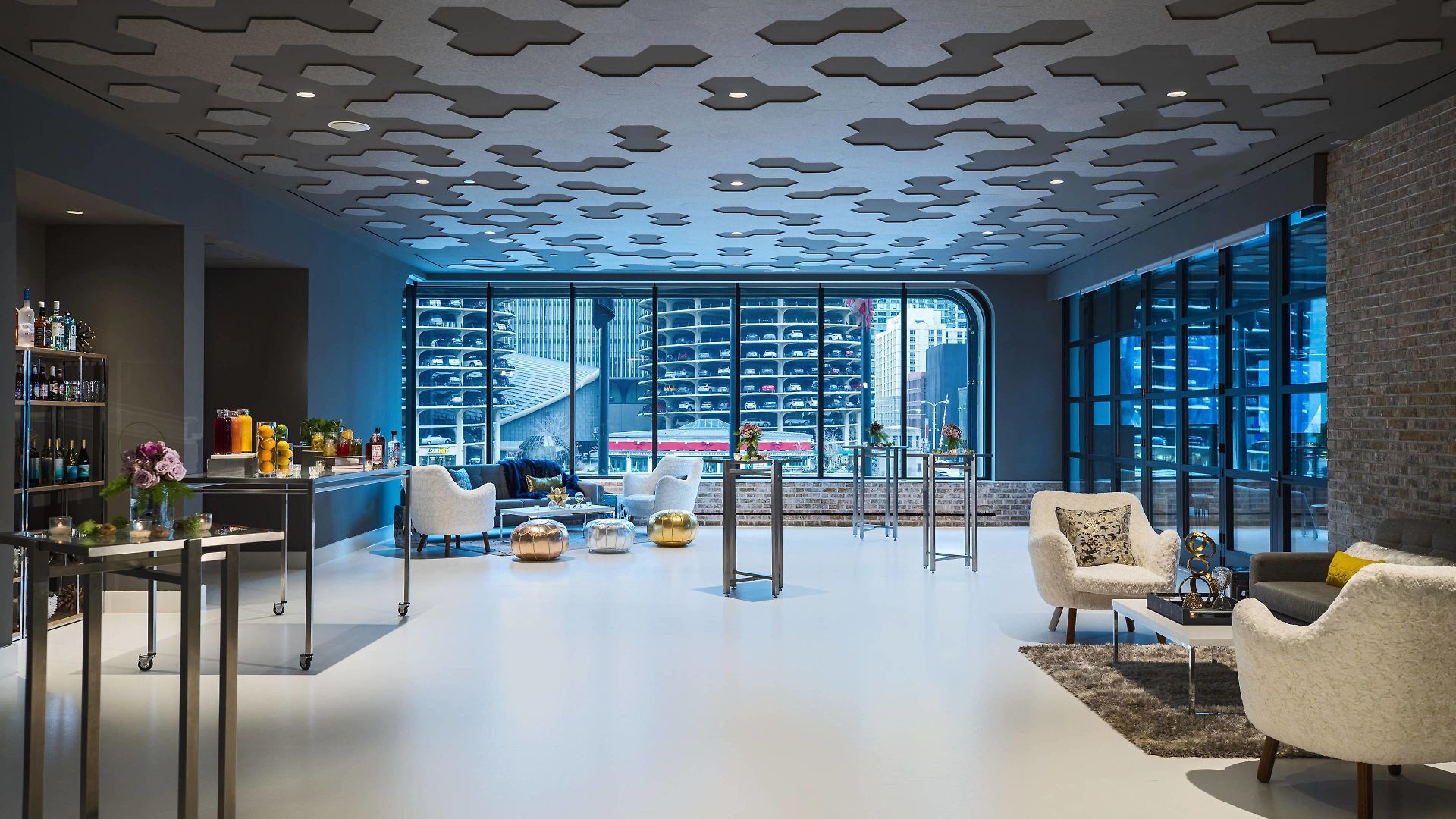Renaissance Downtown 4*