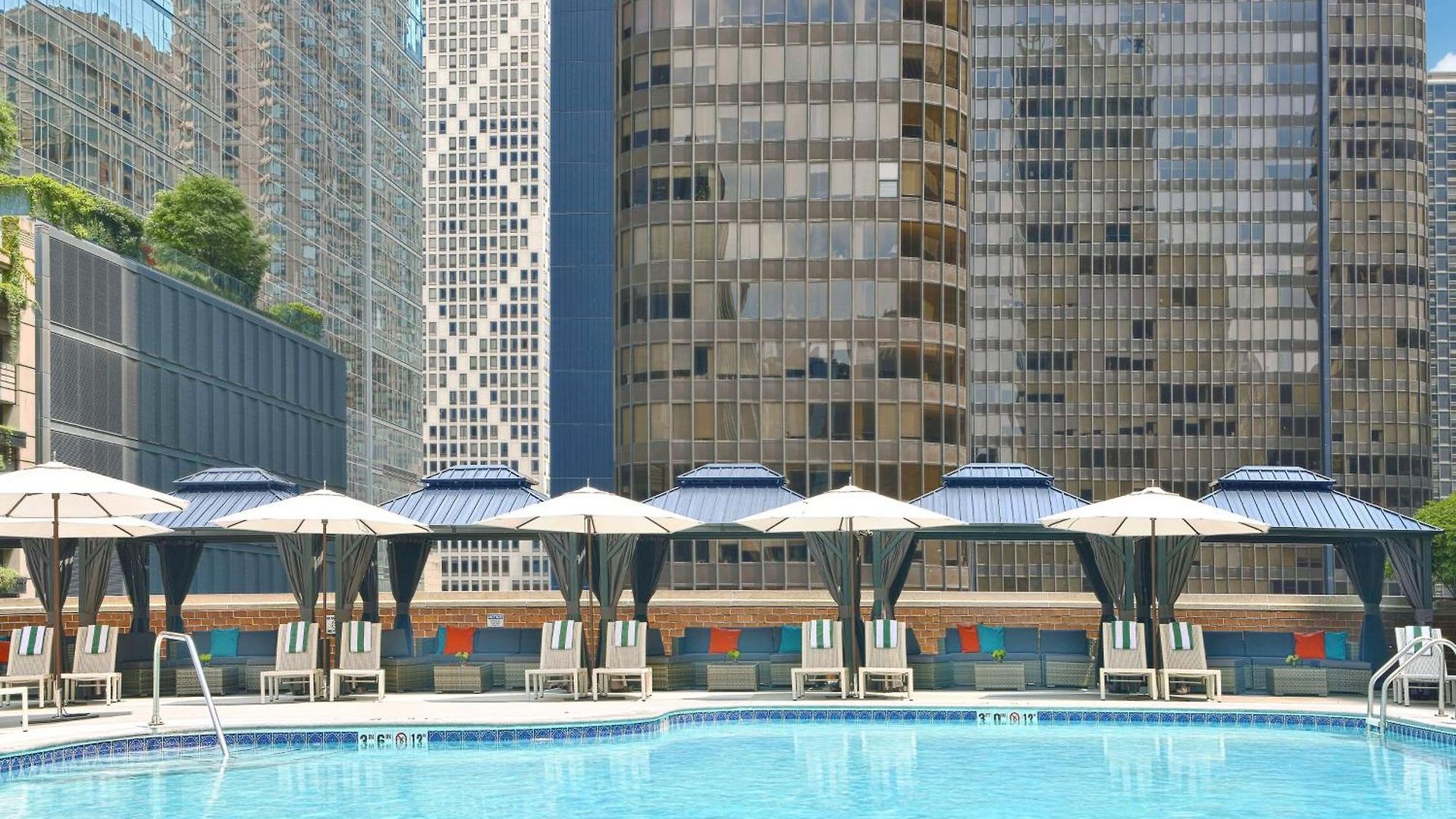 Doubletree By Hilton Magnificent Mile Hotel 4*