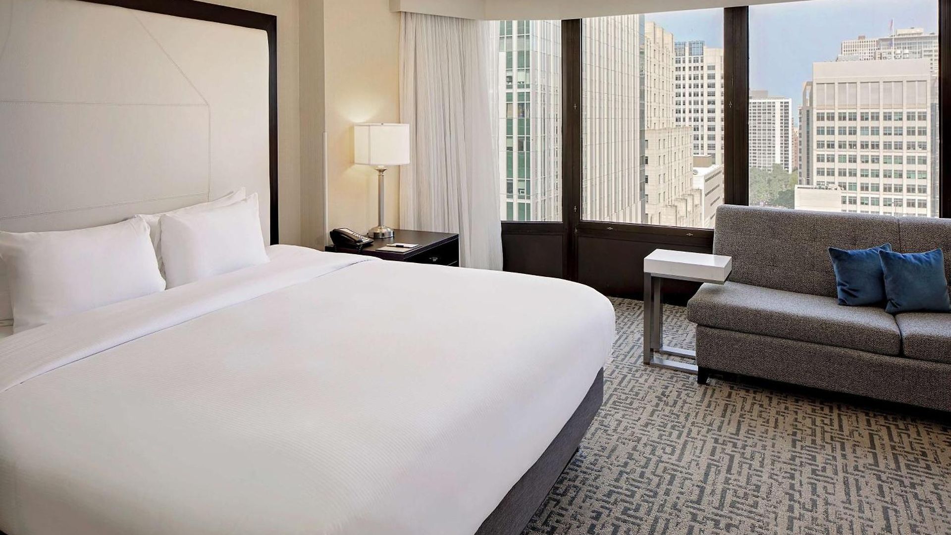 Doubletree By Hilton Magnificent Mile