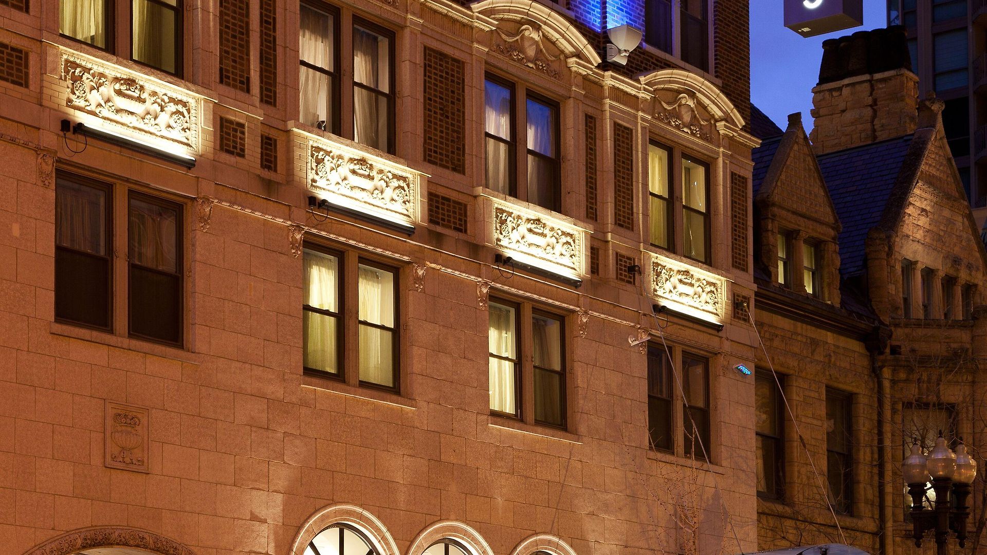 Hotel Express - Magnificent Mile By Ihg 3*