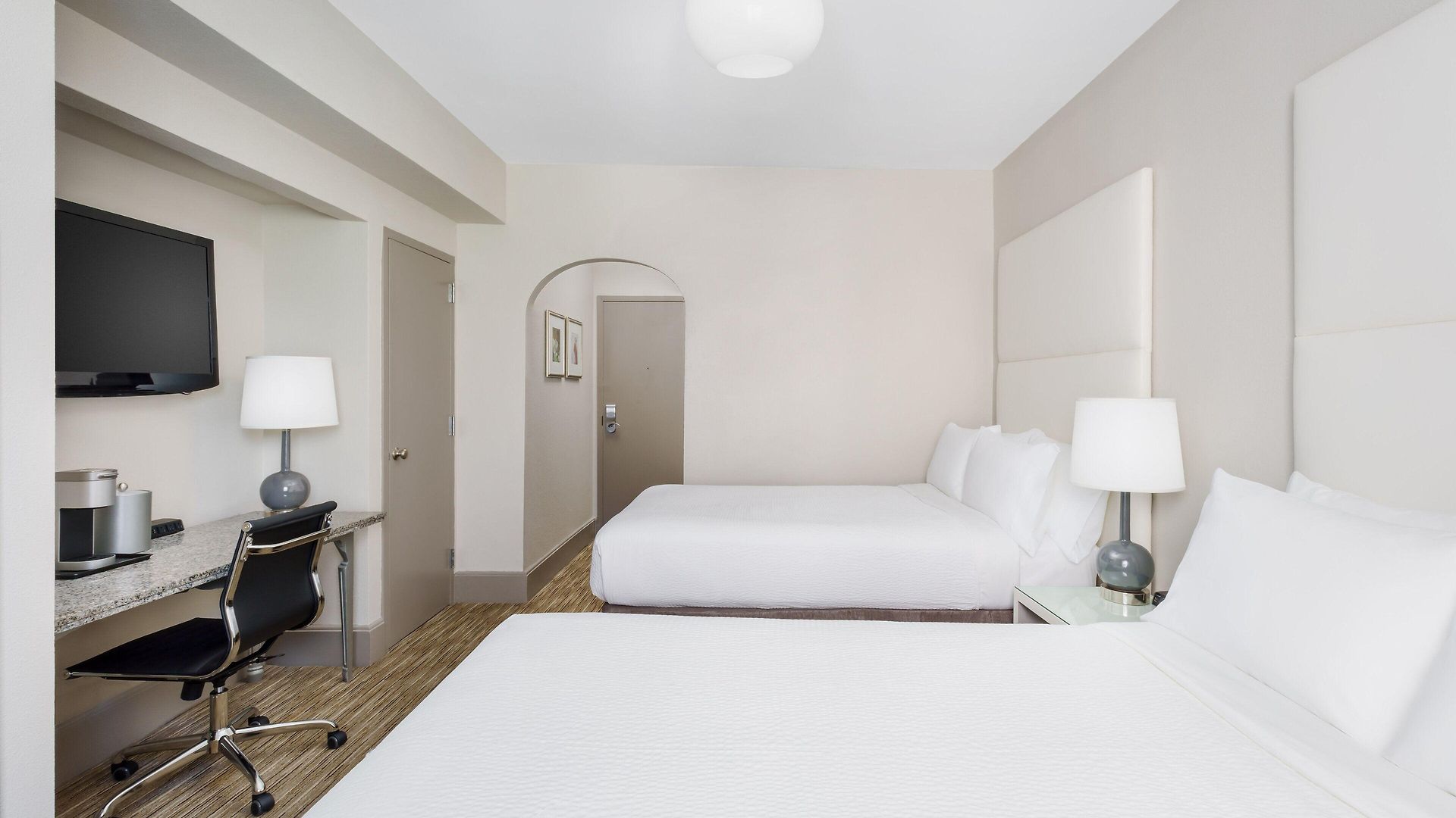 Express - Magnificent Mile By Ihg Hotel 3*