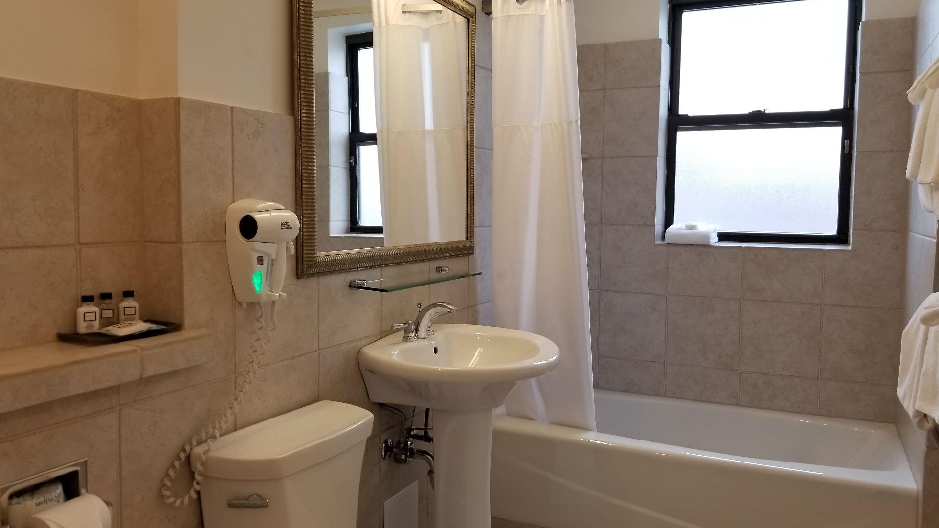 Versey Lincoln Park Hotel