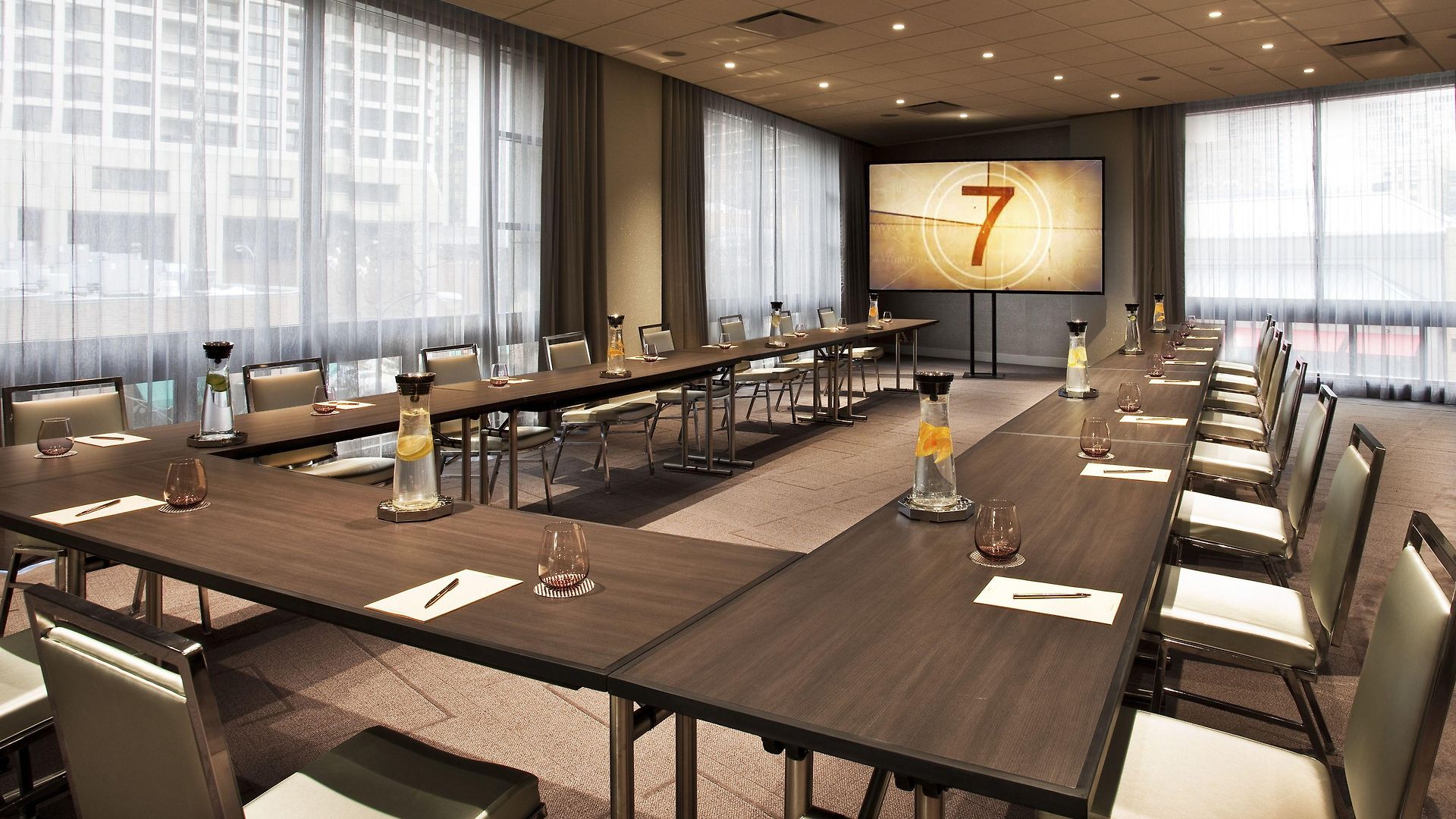 Thompson Chicago, By Hyatt Chicago