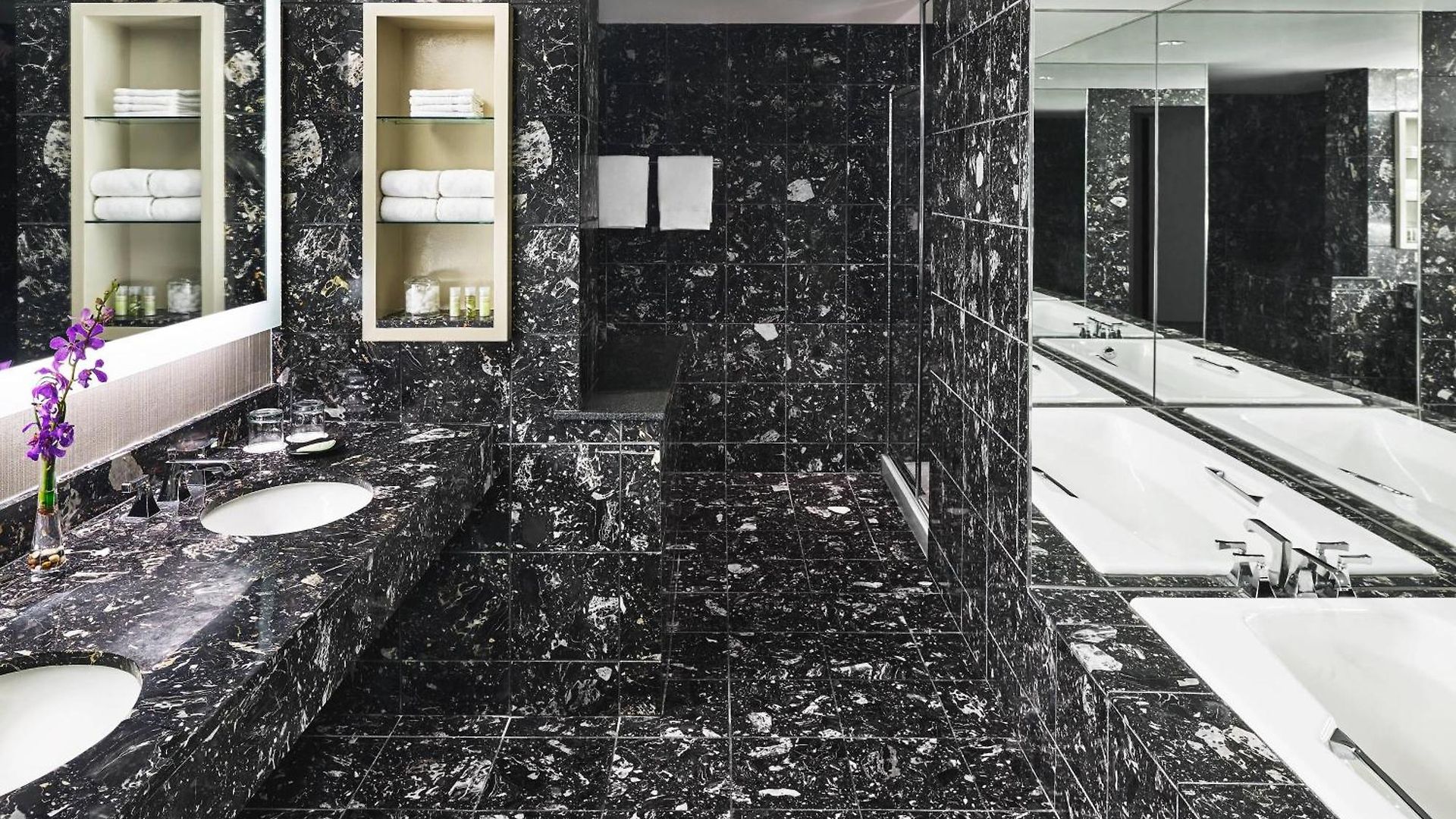 Hotel The Westin River North 4*