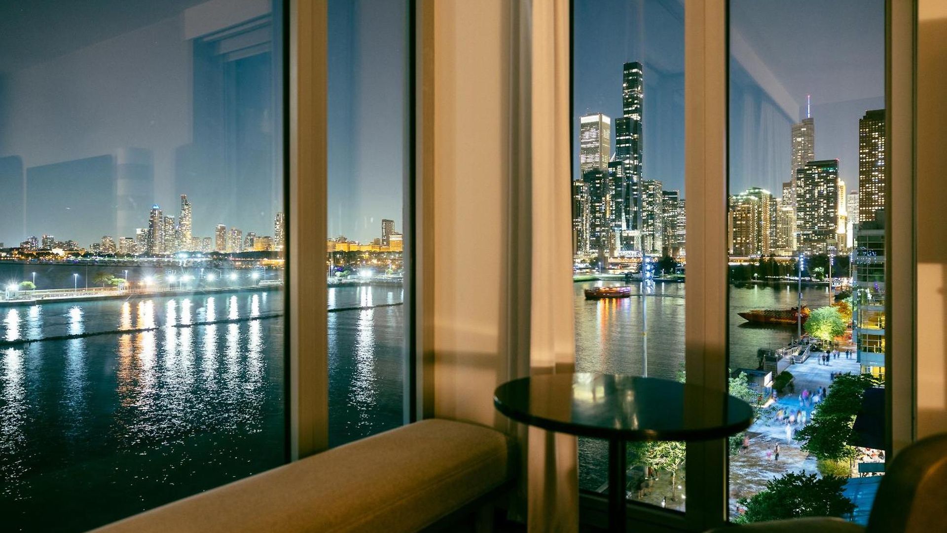Sable At Navy Pier Chicago, Curio Collection By Hilton 4* Chicago