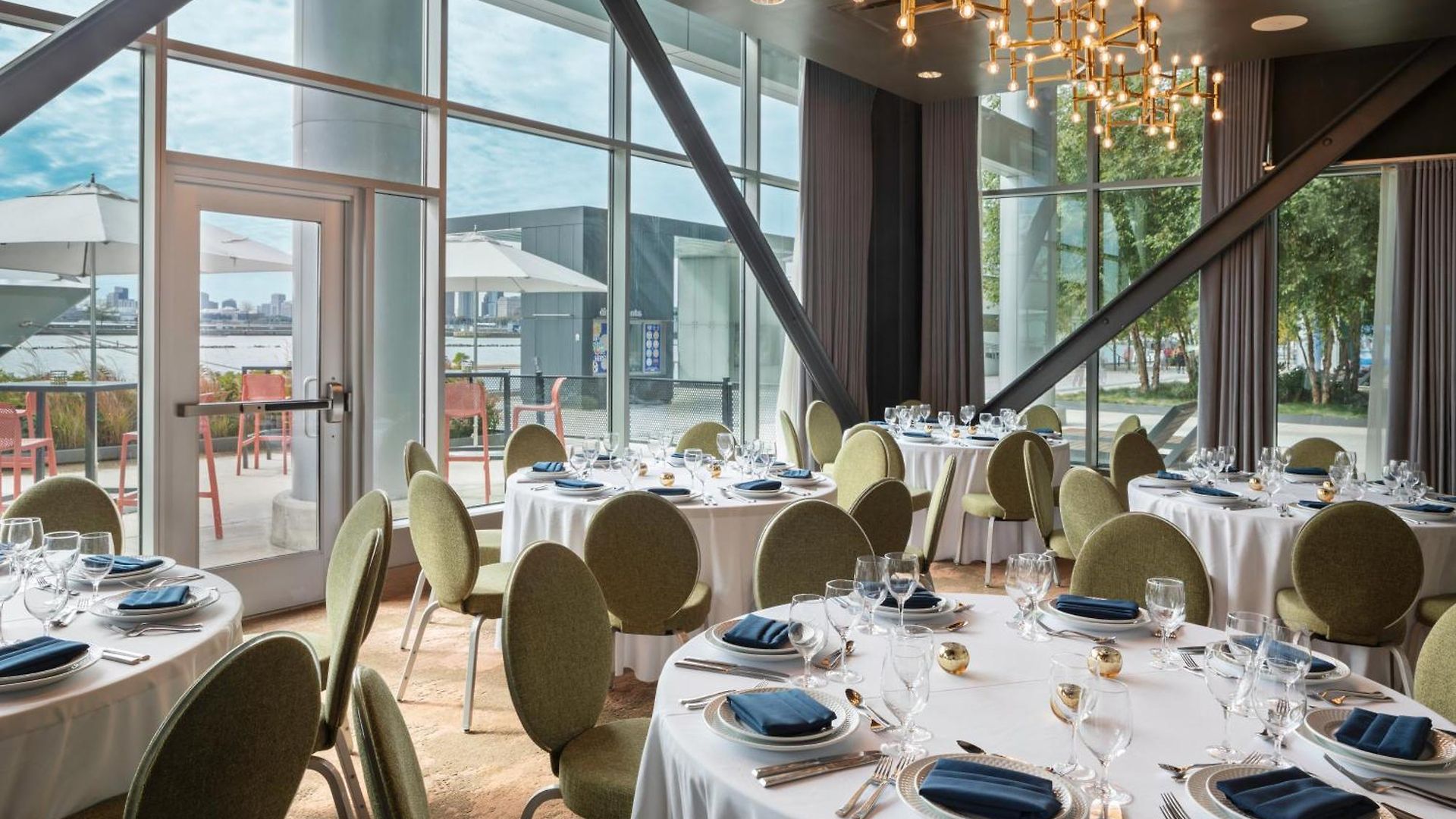 Hotel Sable At Navy Pier Chicago, Curio Collection By Hilton Chicago