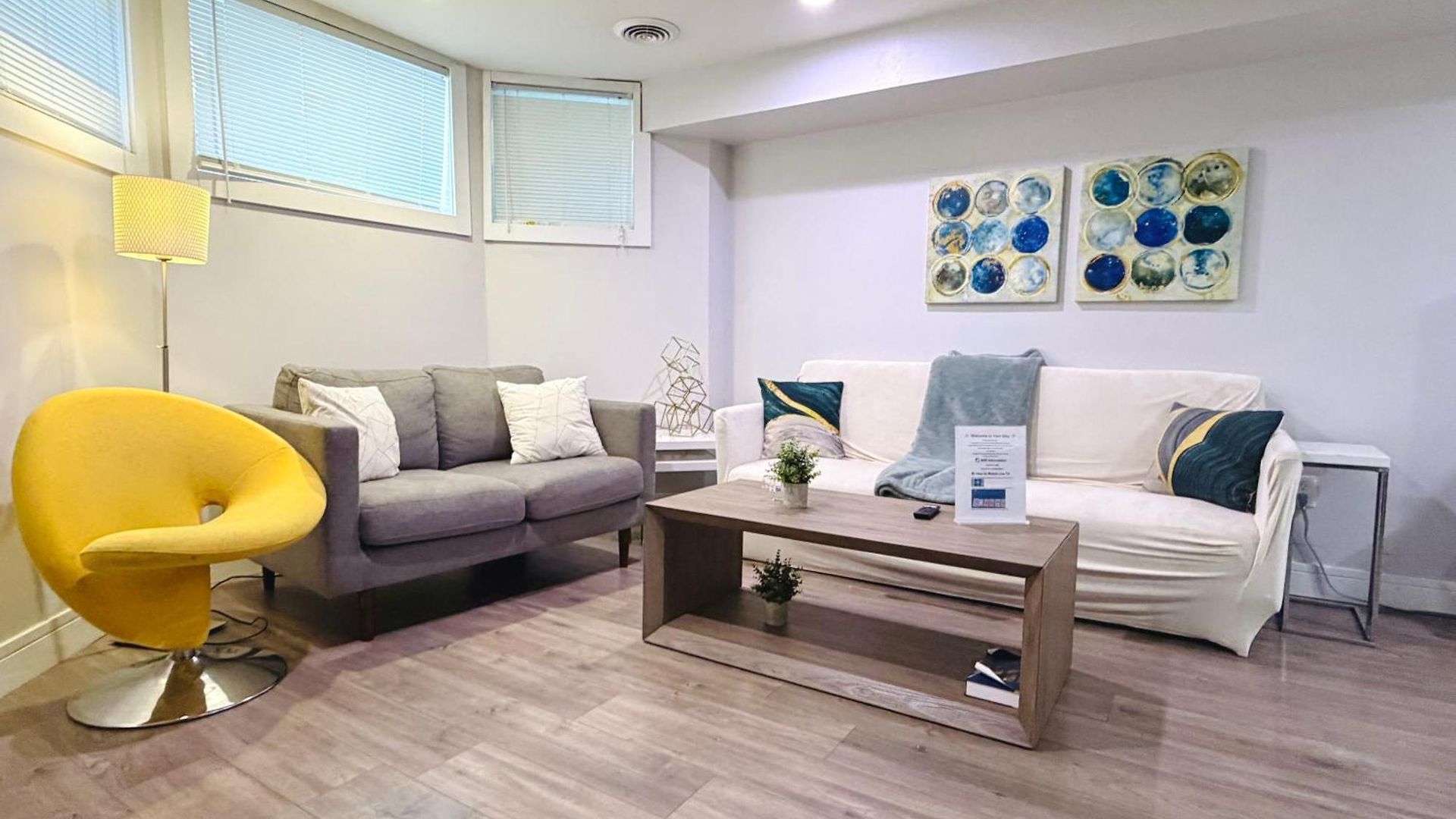 Double Play Wrigley - Prime Location Across From Wrigley Field & Transit - 2br Apts